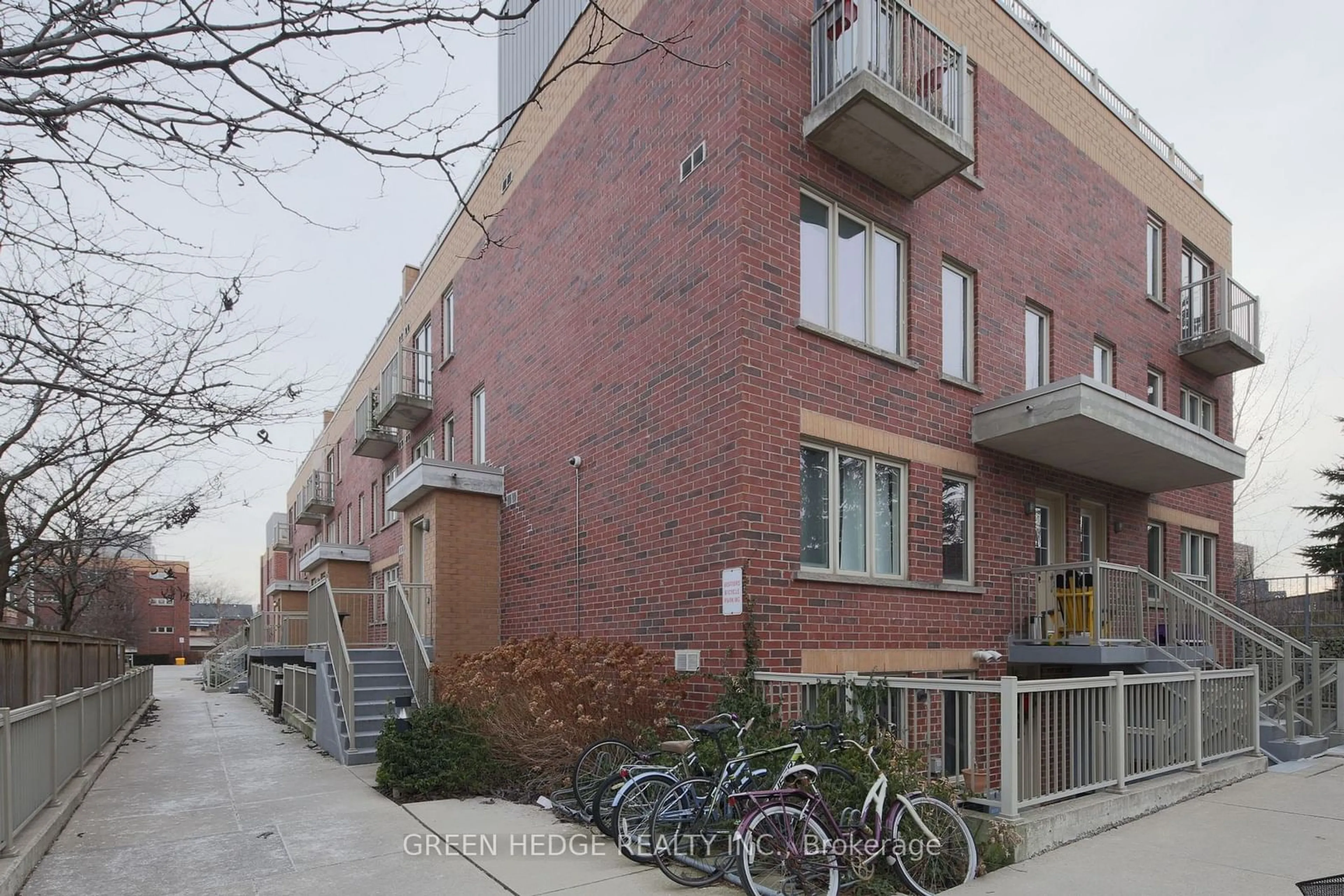 Patio, street for 20 Elsie Lane #218, Toronto Ontario M6P 3N9