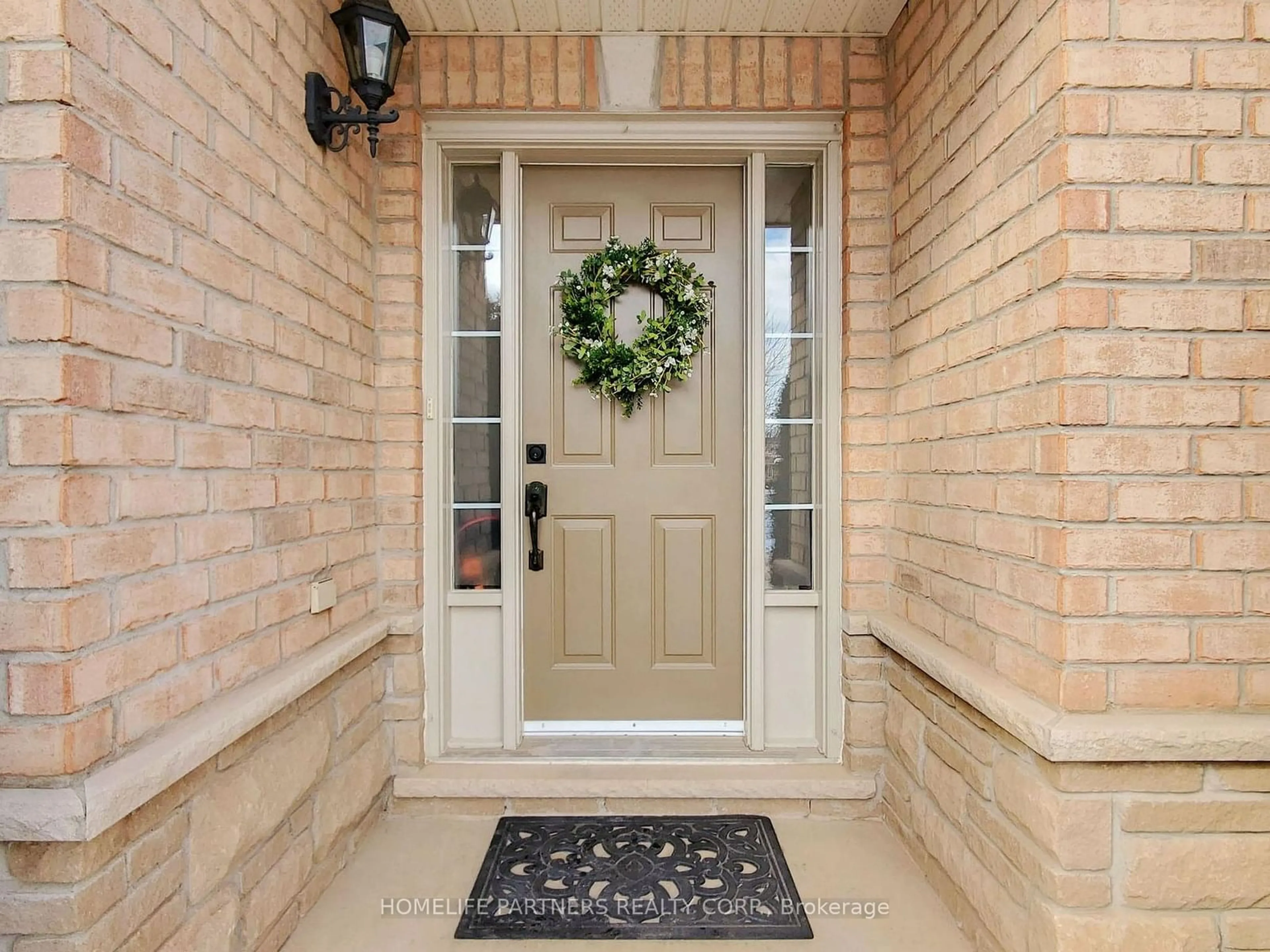 Indoor entryway for 2346 Emerson Dr, Burlington Ontario L7L 7E6