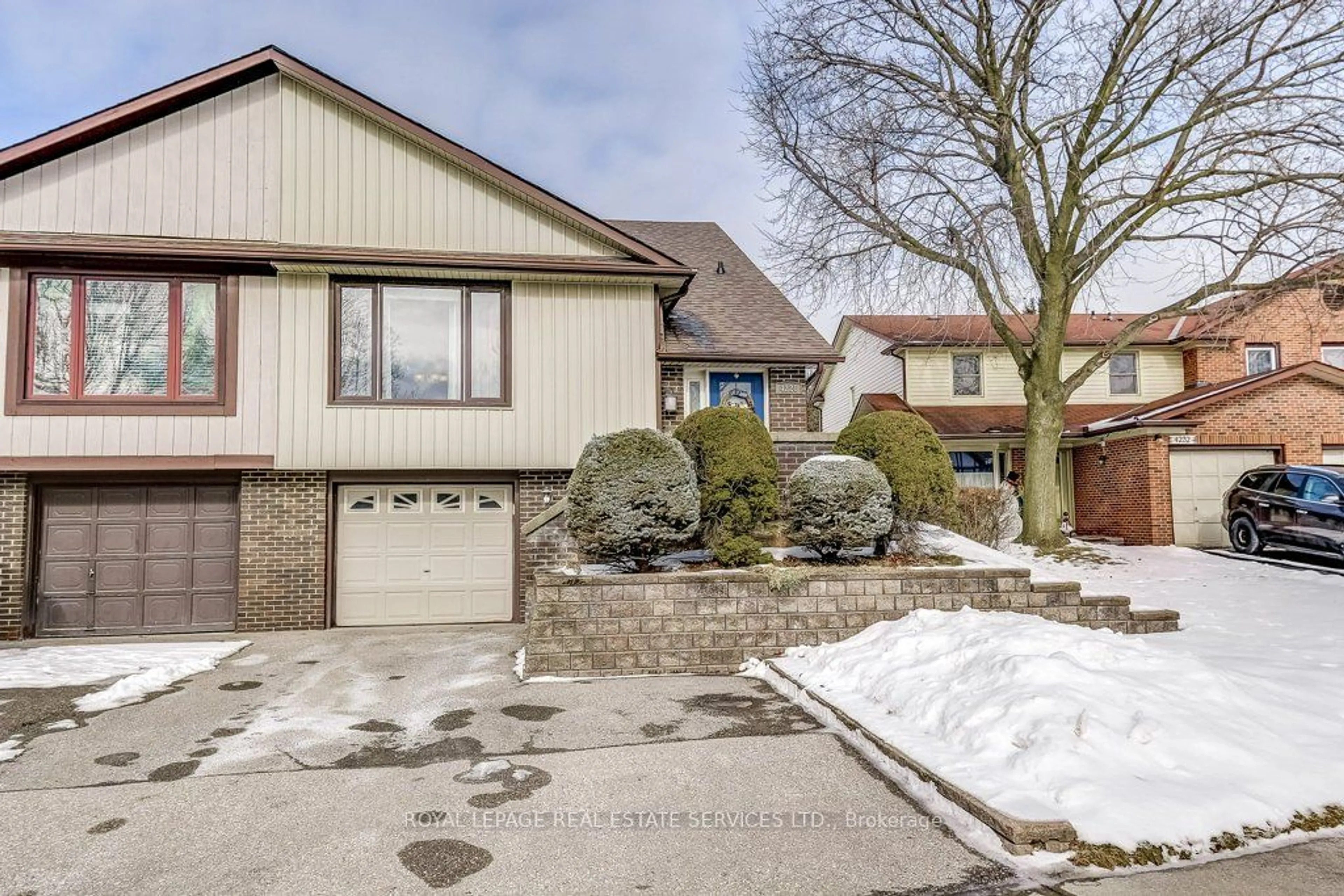 Home with brick exterior material, street for 4228 Jefton Cres, Mississauga Ontario L5L 1Z3