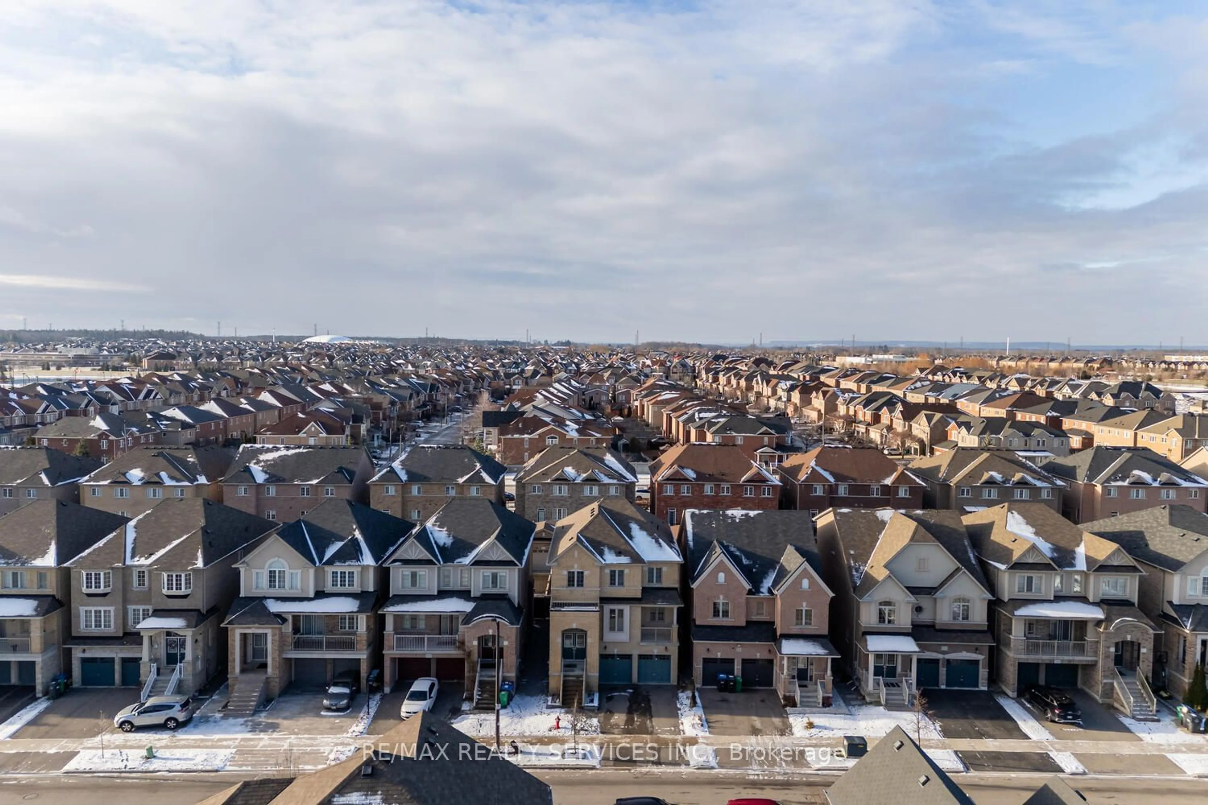 A pic from outside/outdoor area/front of a property/back of a property/a pic from drone, city buildings view from balcony for 5452 Meadowcrest Ave, Mississauga Ontario L5M 0N1