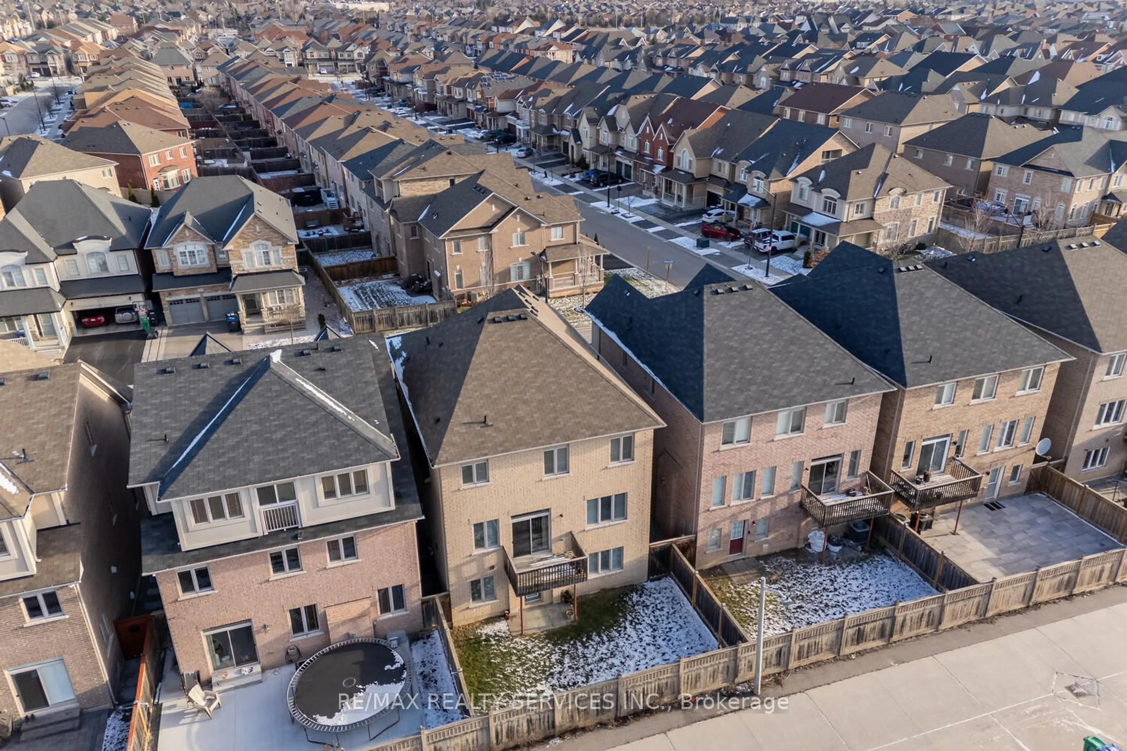 A pic from outside/outdoor area/front of a property/back of a property/a pic from drone, city buildings view from balcony for 5452 Meadowcrest Ave, Mississauga Ontario L5M 0N1