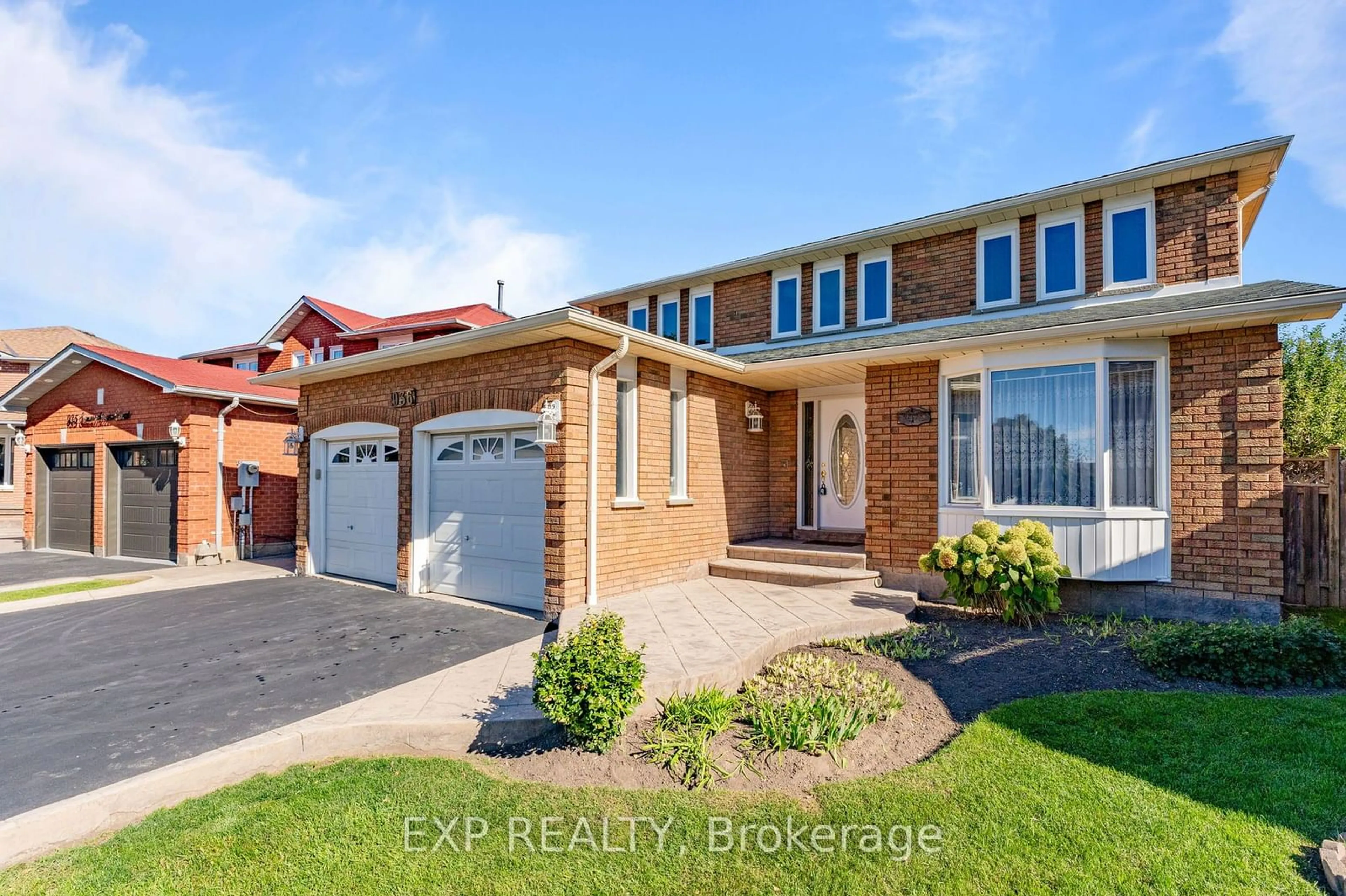 Home with brick exterior material, street for 936 Summerbreeze Crt, Mississauga Ontario L5V 1C9