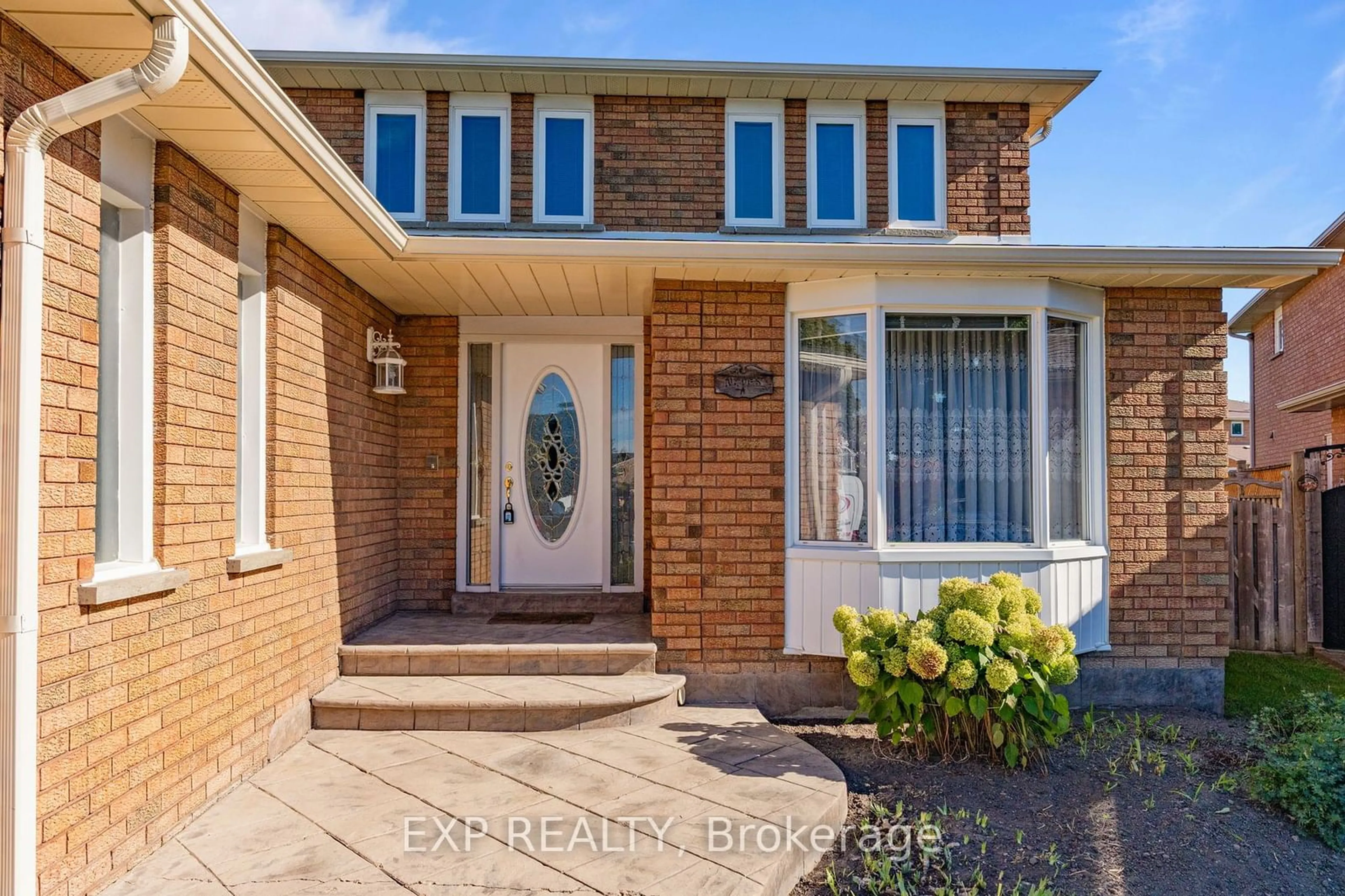 Home with brick exterior material, street for 936 Summerbreeze Crt, Mississauga Ontario L5V 1C9