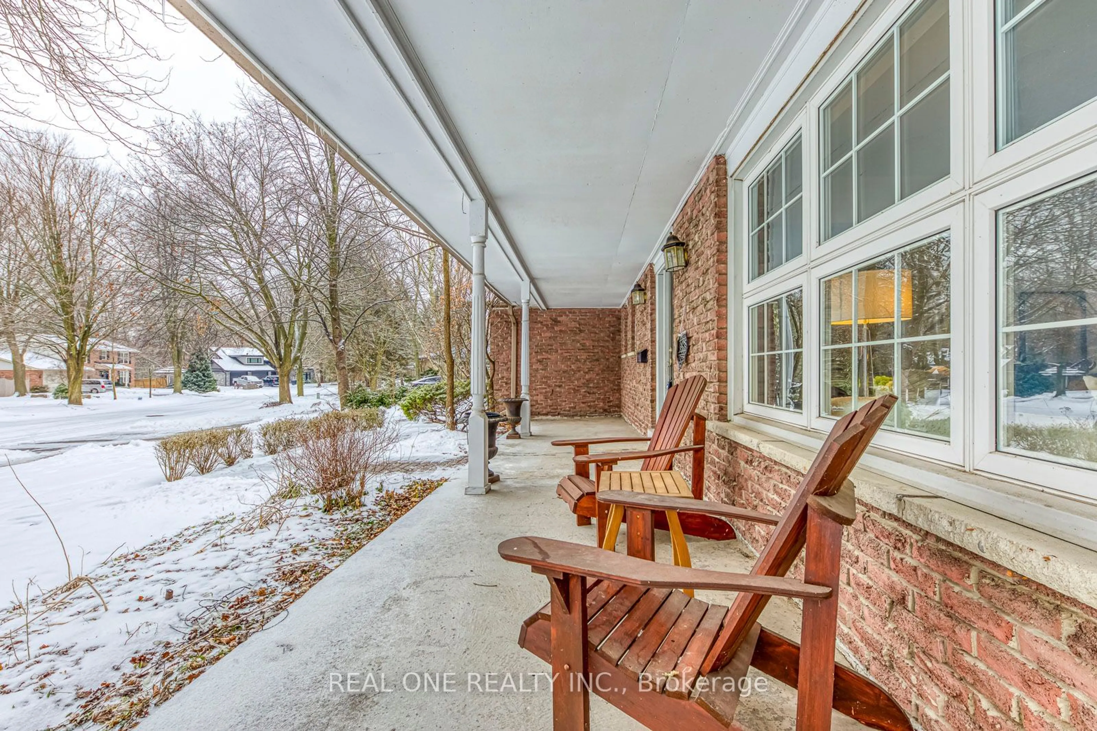 Patio, street for 153 Cavendish Crt, Oakville Ontario L6J 5S3