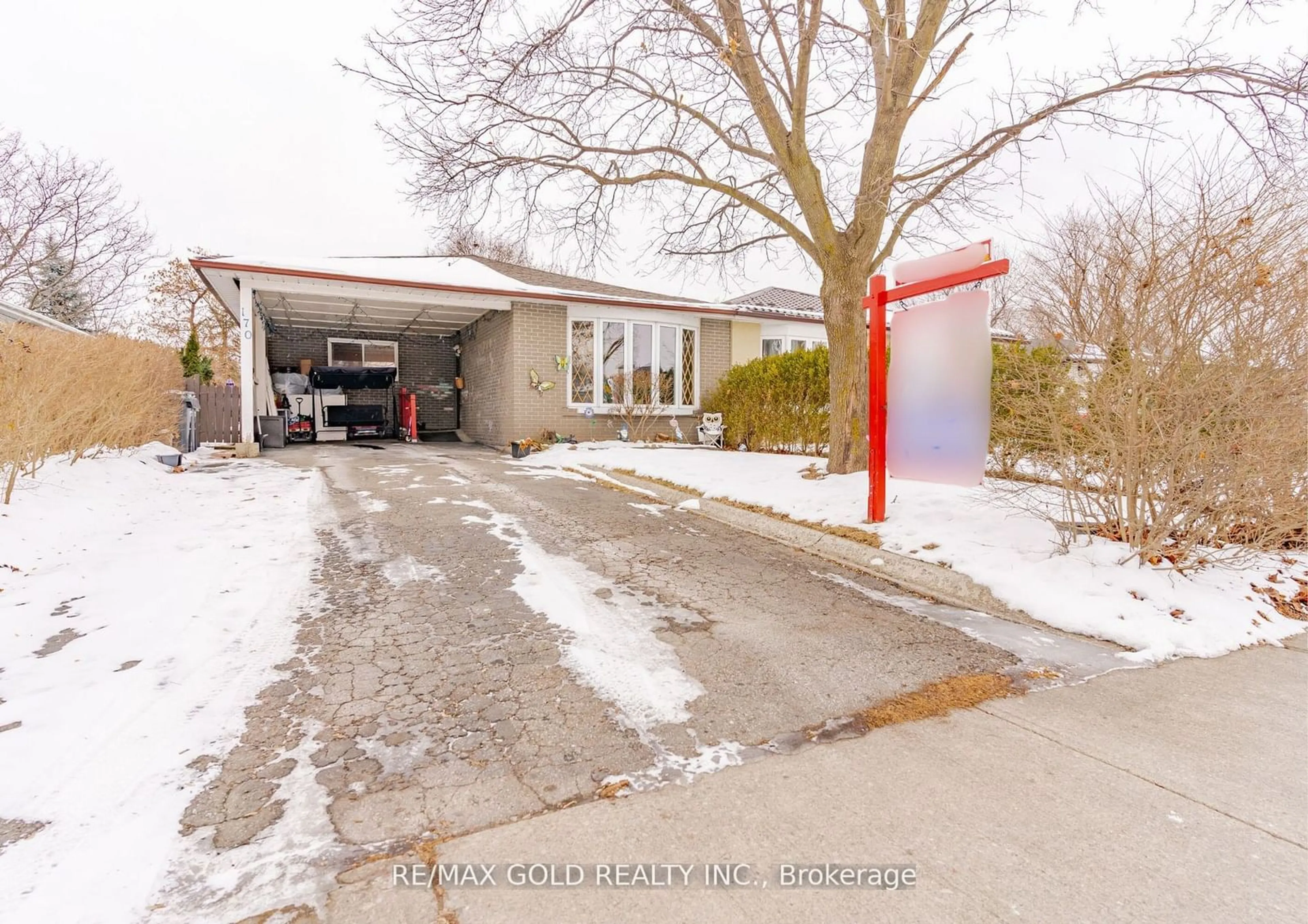 Indoor garage for 170 Earnscliffe Circ, Brampton Ontario L6T 2B7