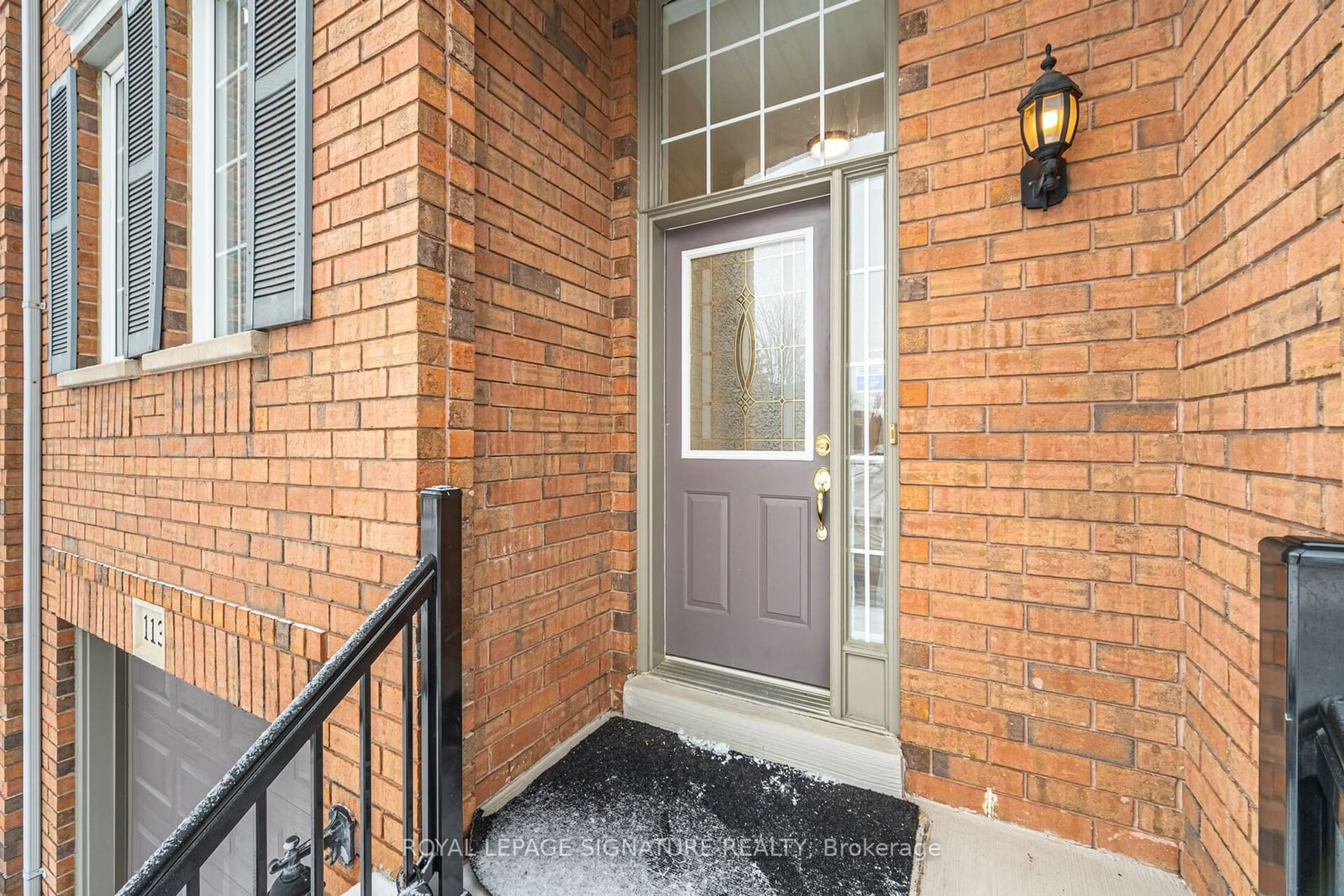 Indoor entryway for 5530 Glen Erin Dr #113, Mississauga Ontario L5M 6E8