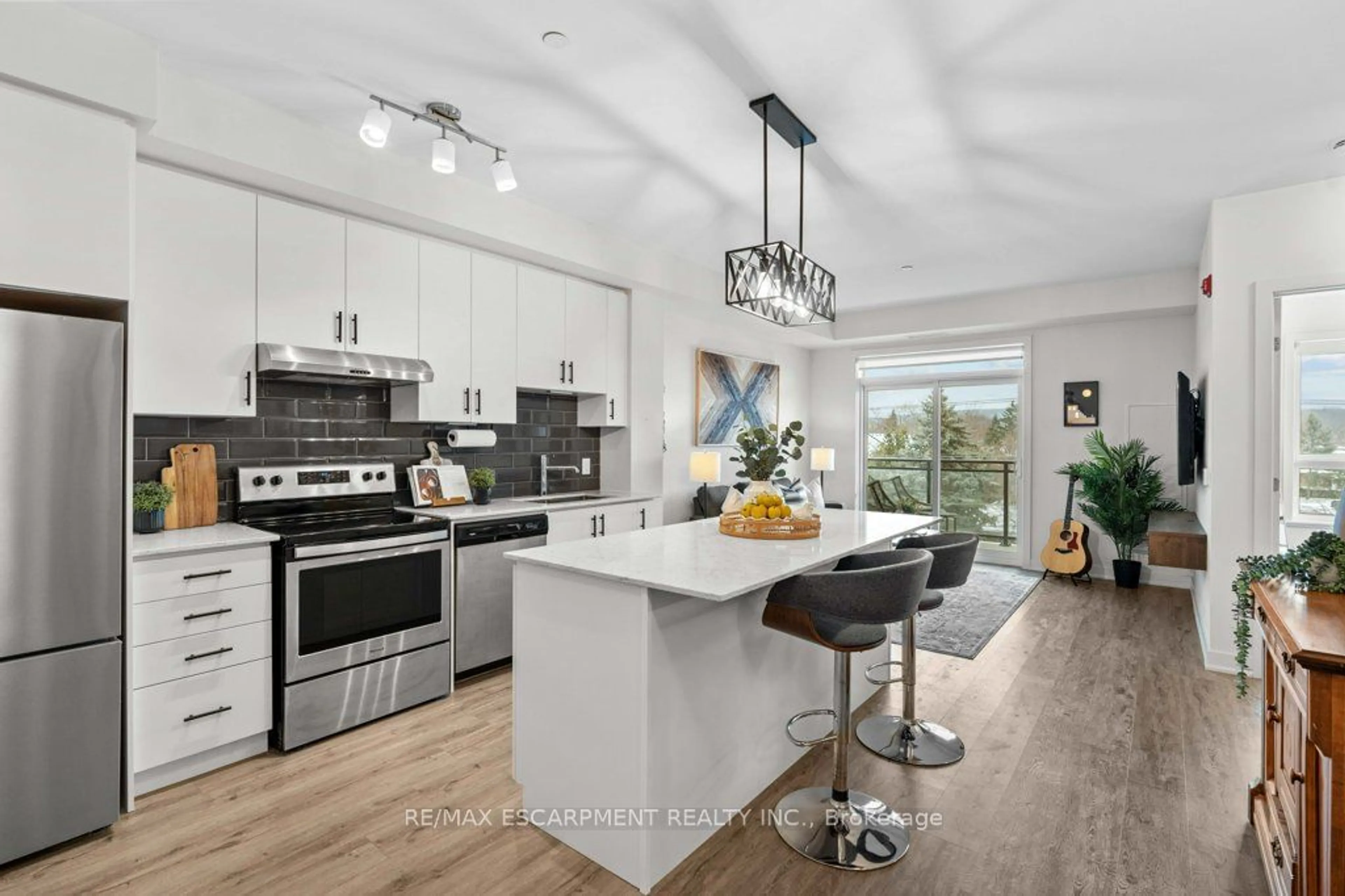 Open concept kitchen, unknown for 320 Plains Rd #415, Burlington Ontario L7T 0C1