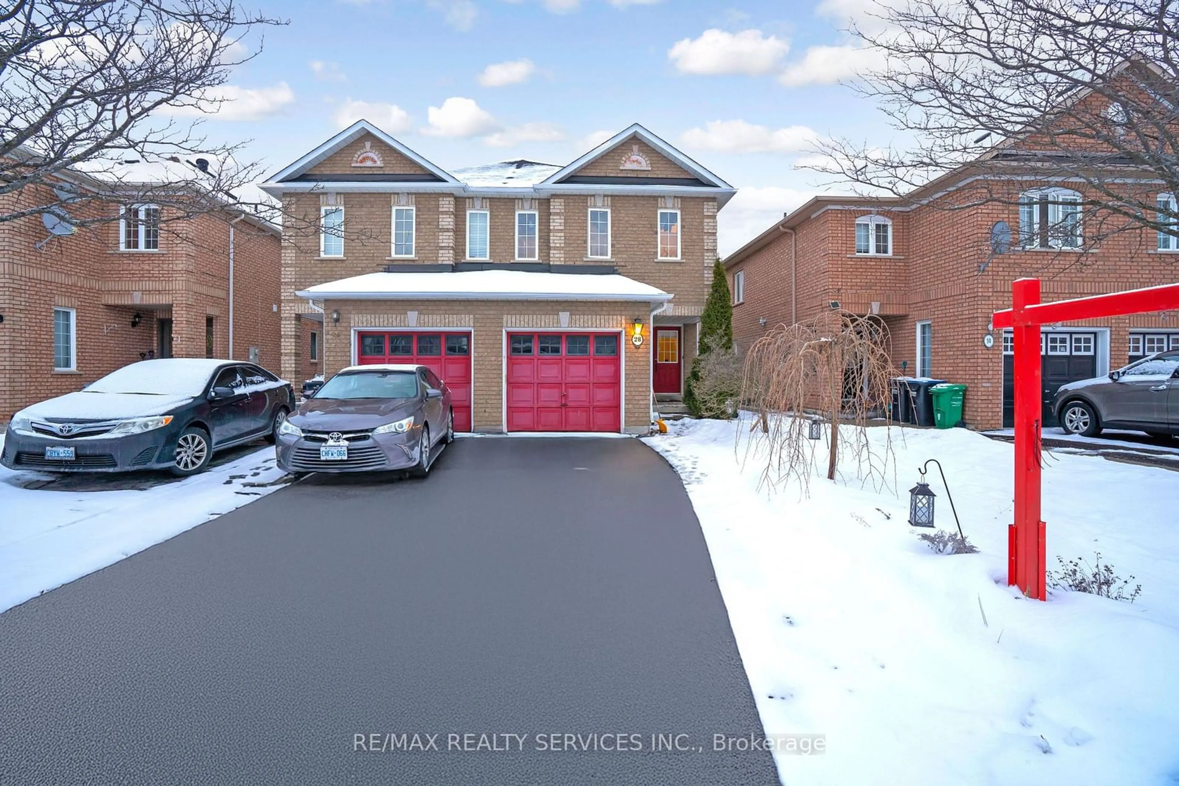 A pic from outside/outdoor area/front of a property/back of a property/a pic from drone, street for 28 Native Landing, Brampton Ontario L6X 4X9