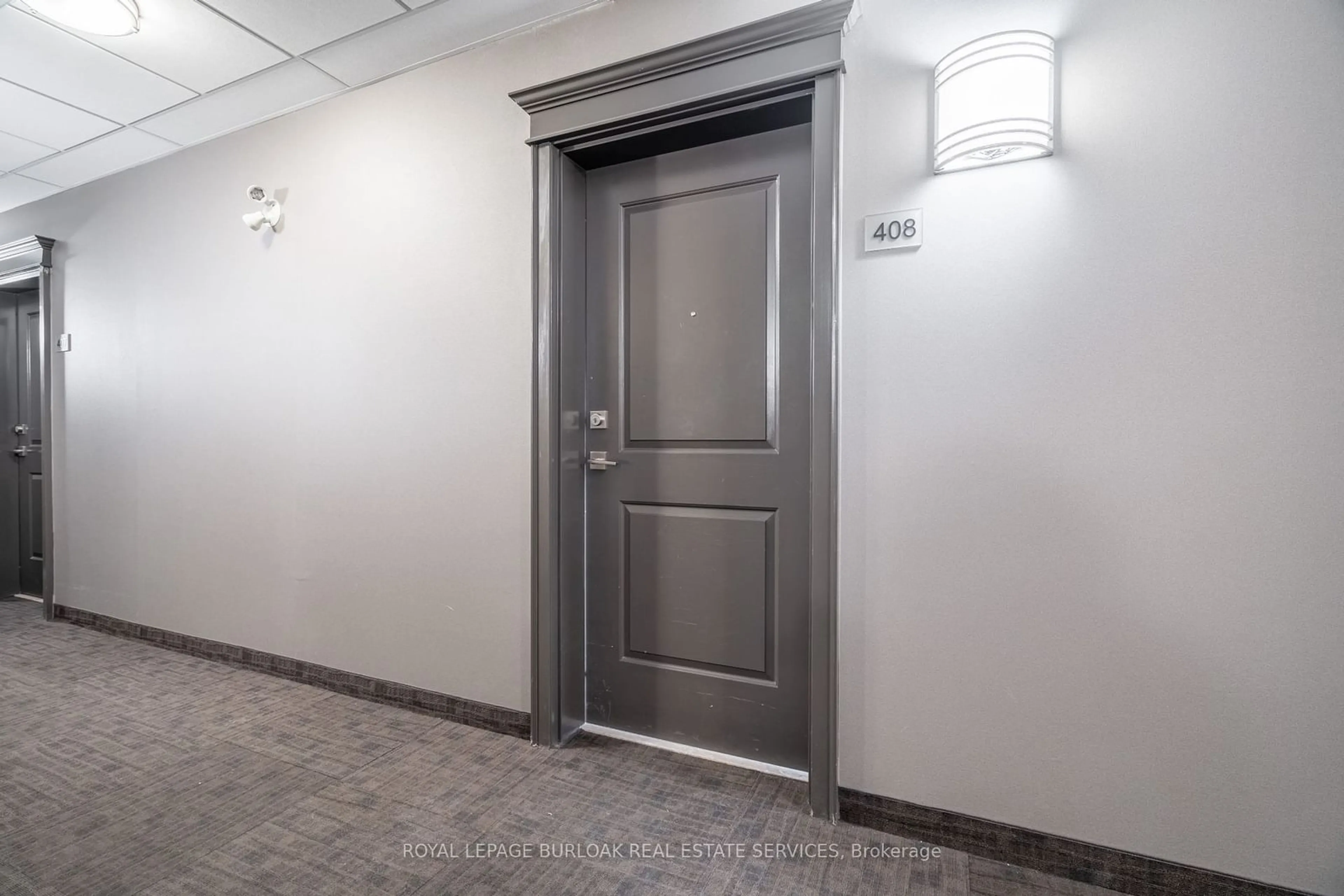 Indoor foyer for 5020 Corporate Dr #408, Burlington Ontario L7L 0H7