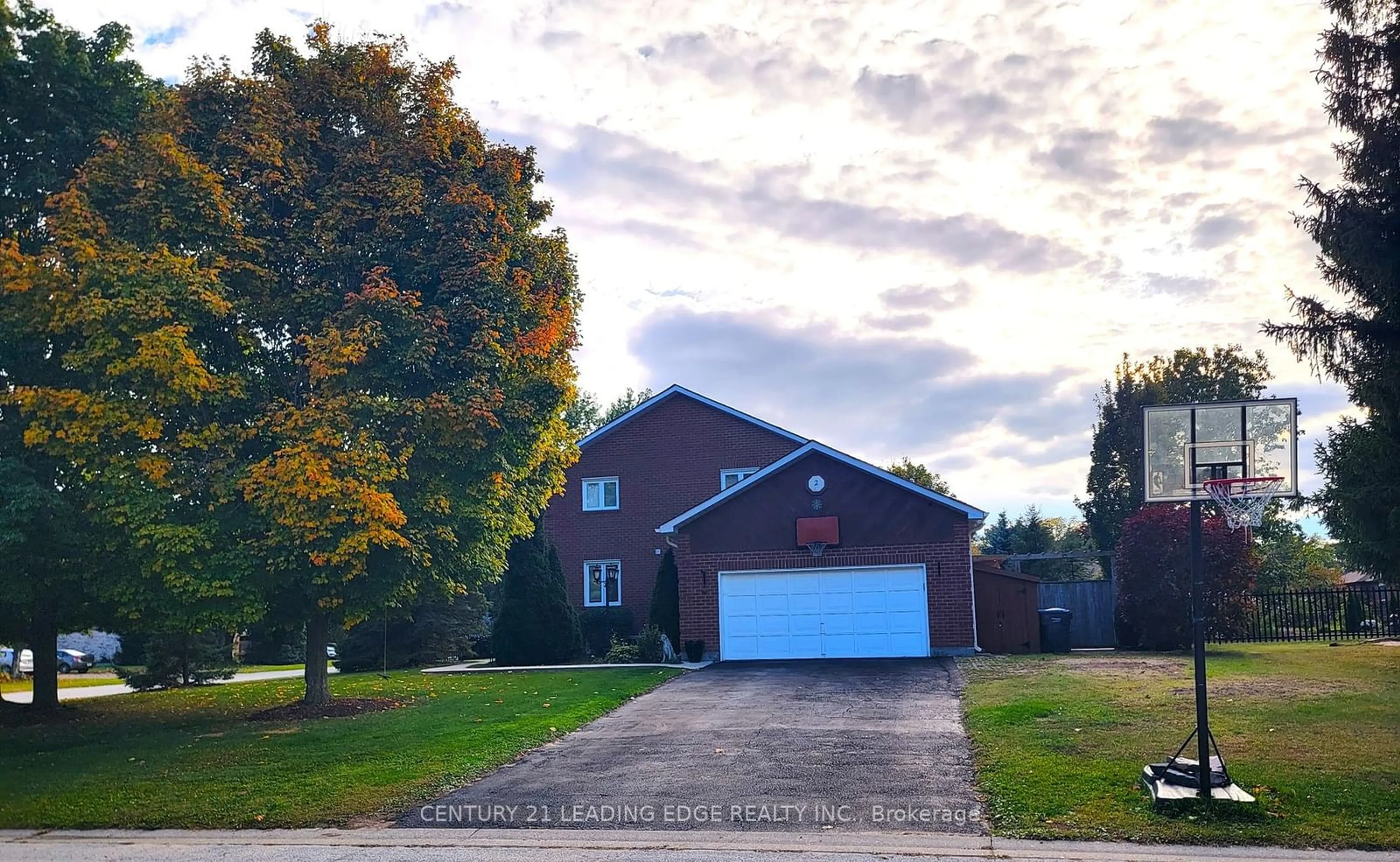 Home with brick exterior material, street for 2 Colleen Cres, Caledon Ontario L7C 1E8