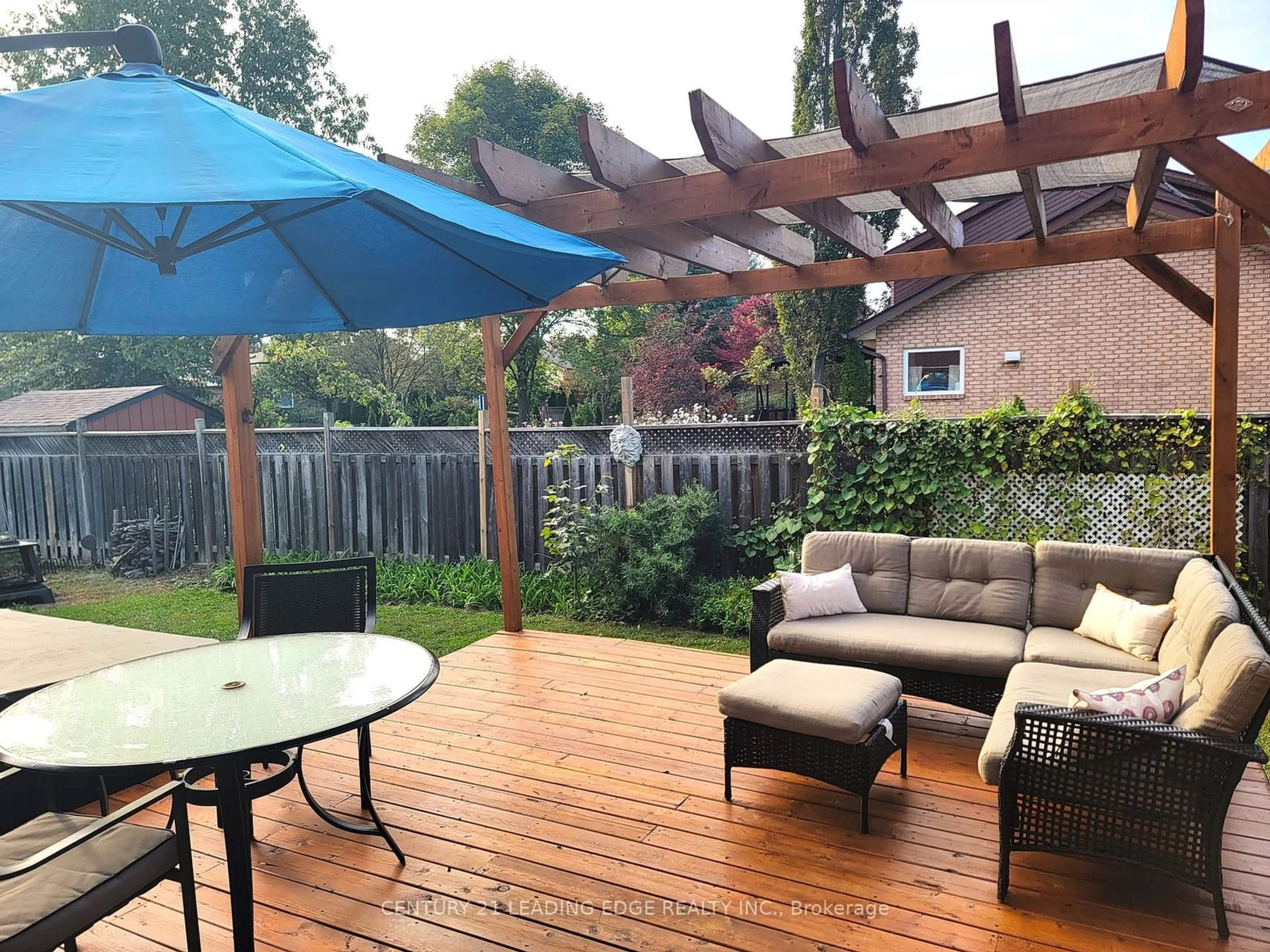 Patio, street for 2 Colleen Cres, Caledon Ontario L7C 1E8