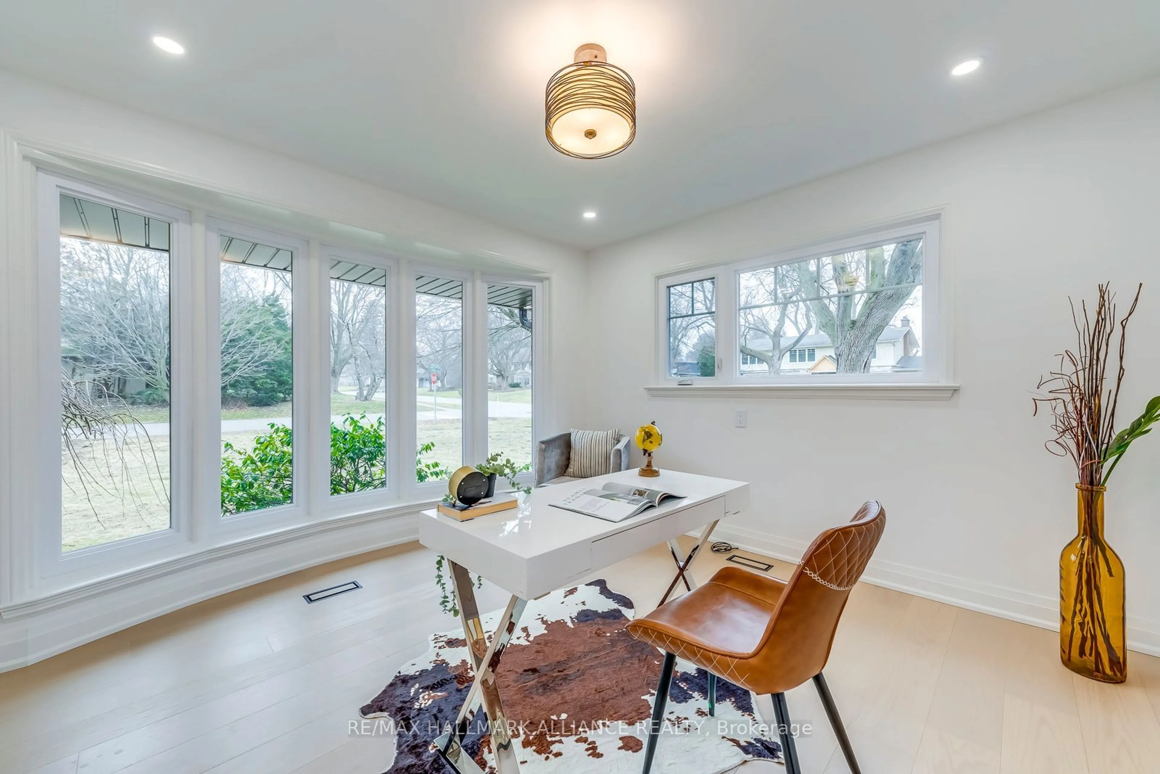 Dining room, unknown for 134 Abbey Crt, Oakville Ontario L6J 4L1