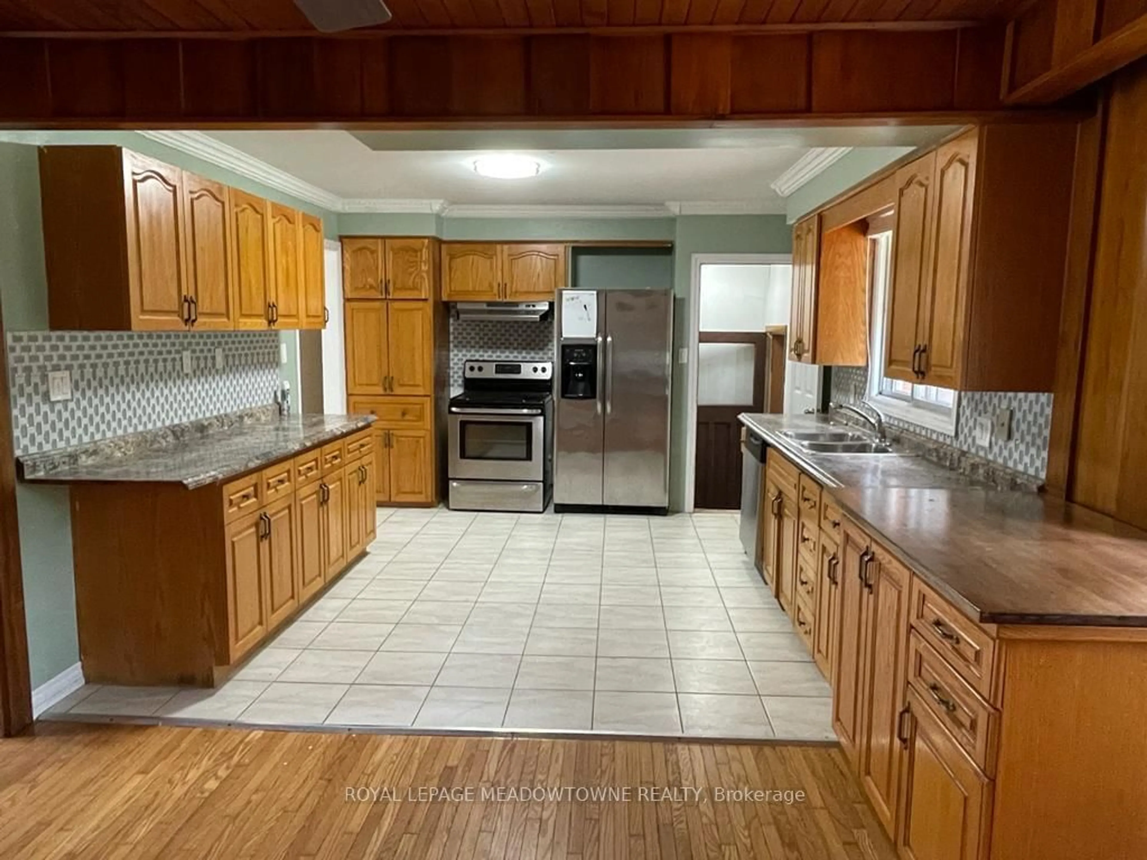 Standard kitchen, unknown for 7086 Tremaine Rd, Milton Ontario L9E 1A9