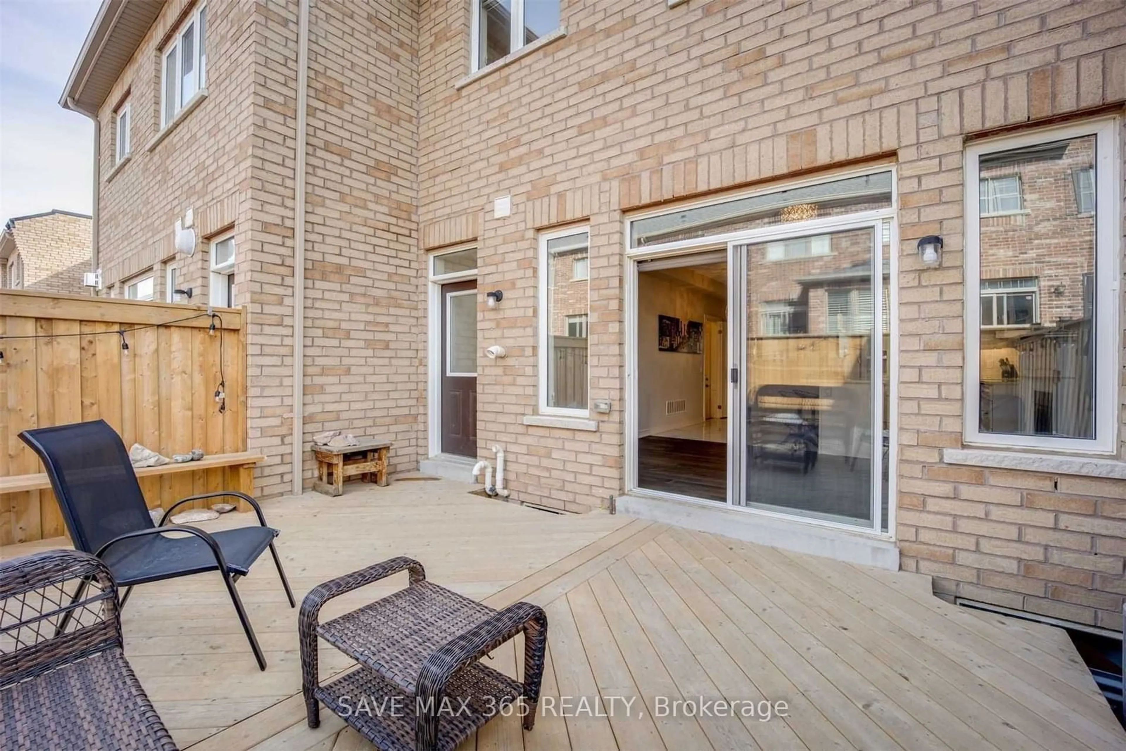 Patio, street for 4 Kempsford Cres, Brampton Ontario L7A 0B6