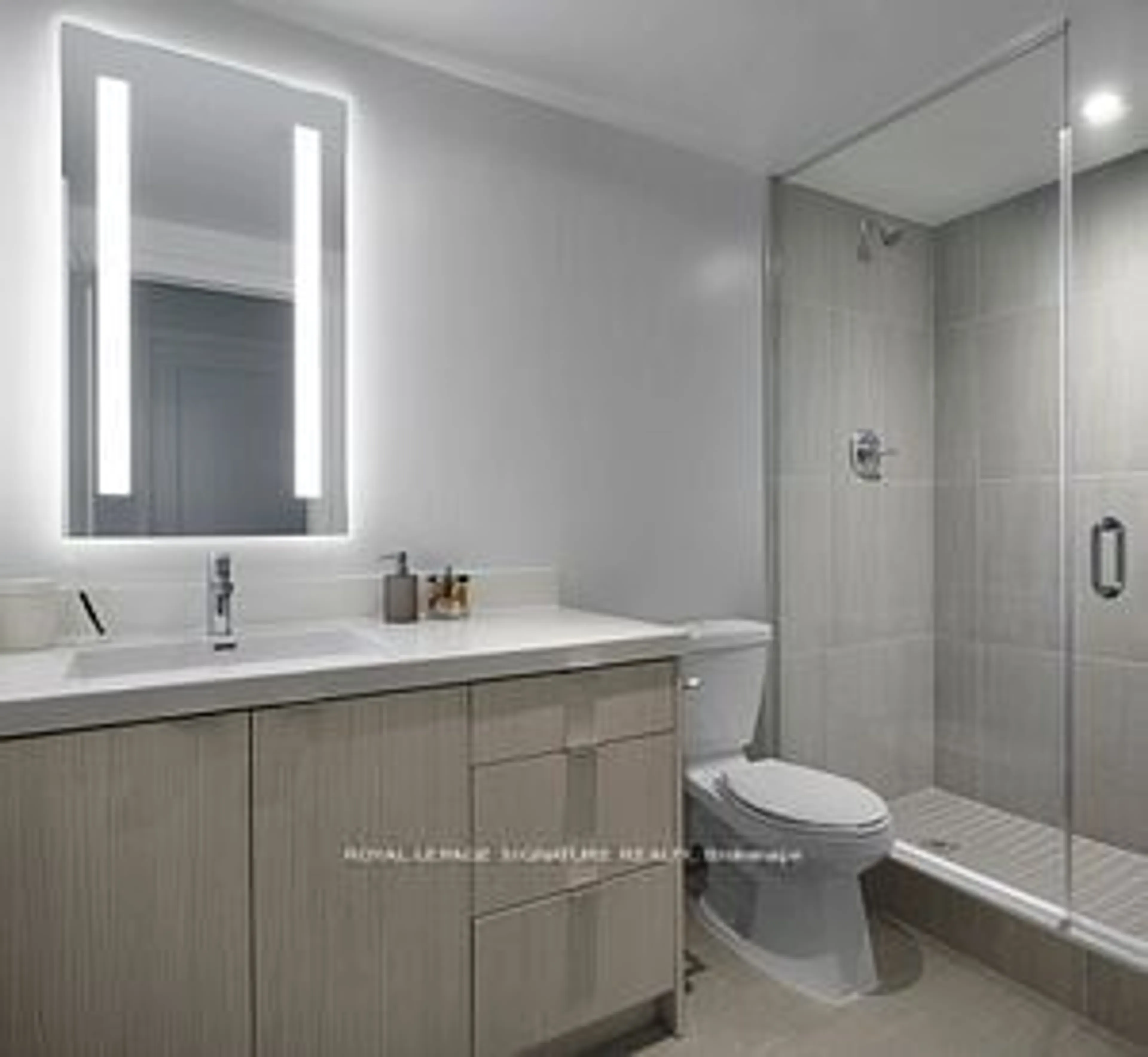 Standard bathroom, ceramic/tile floor for 5 Mabelle Ave #TH8, Toronto Ontario M9A 0C8