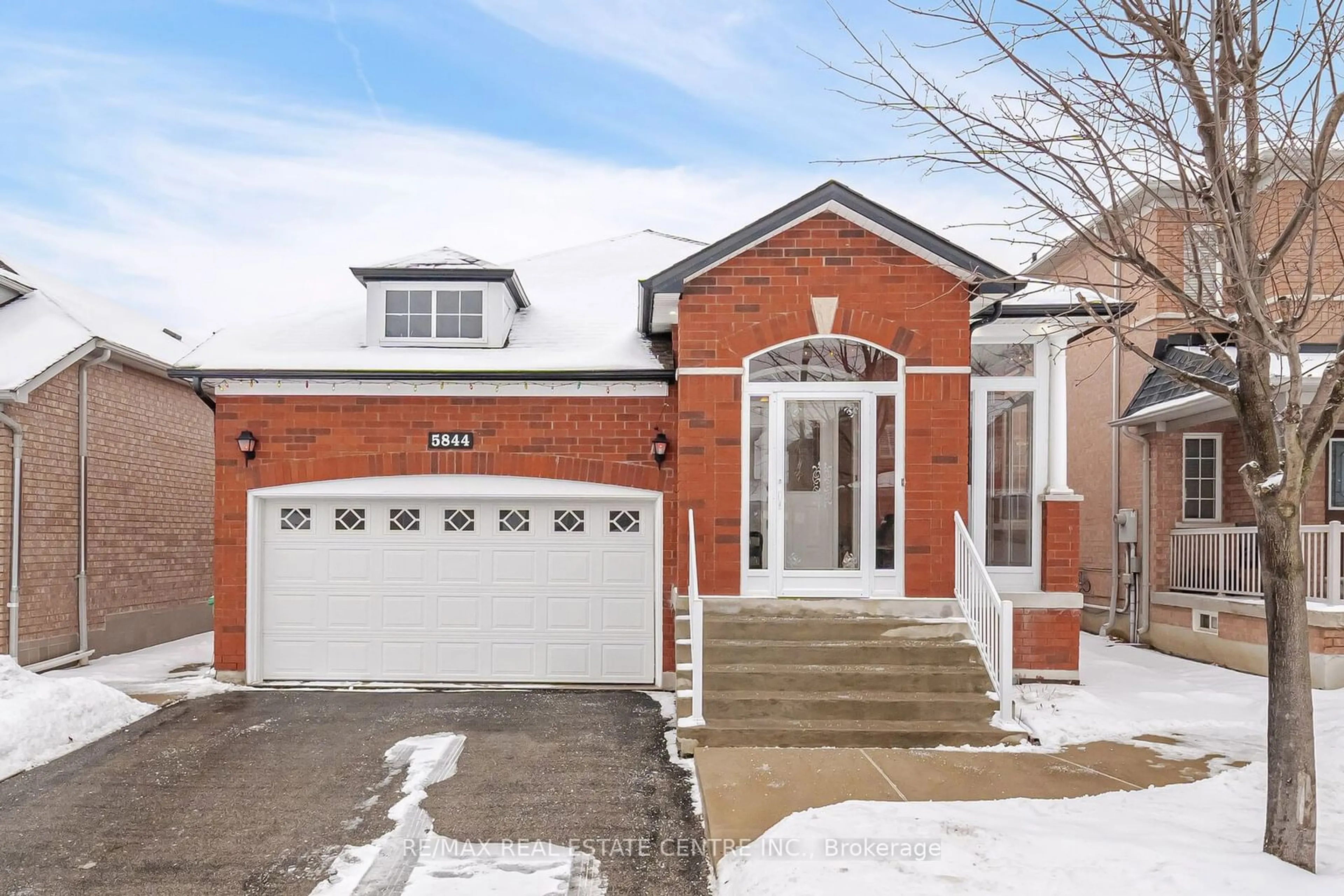 Home with brick exterior material, street for 5844 Corinthian Tr, Mississauga Ontario L5M 6X8