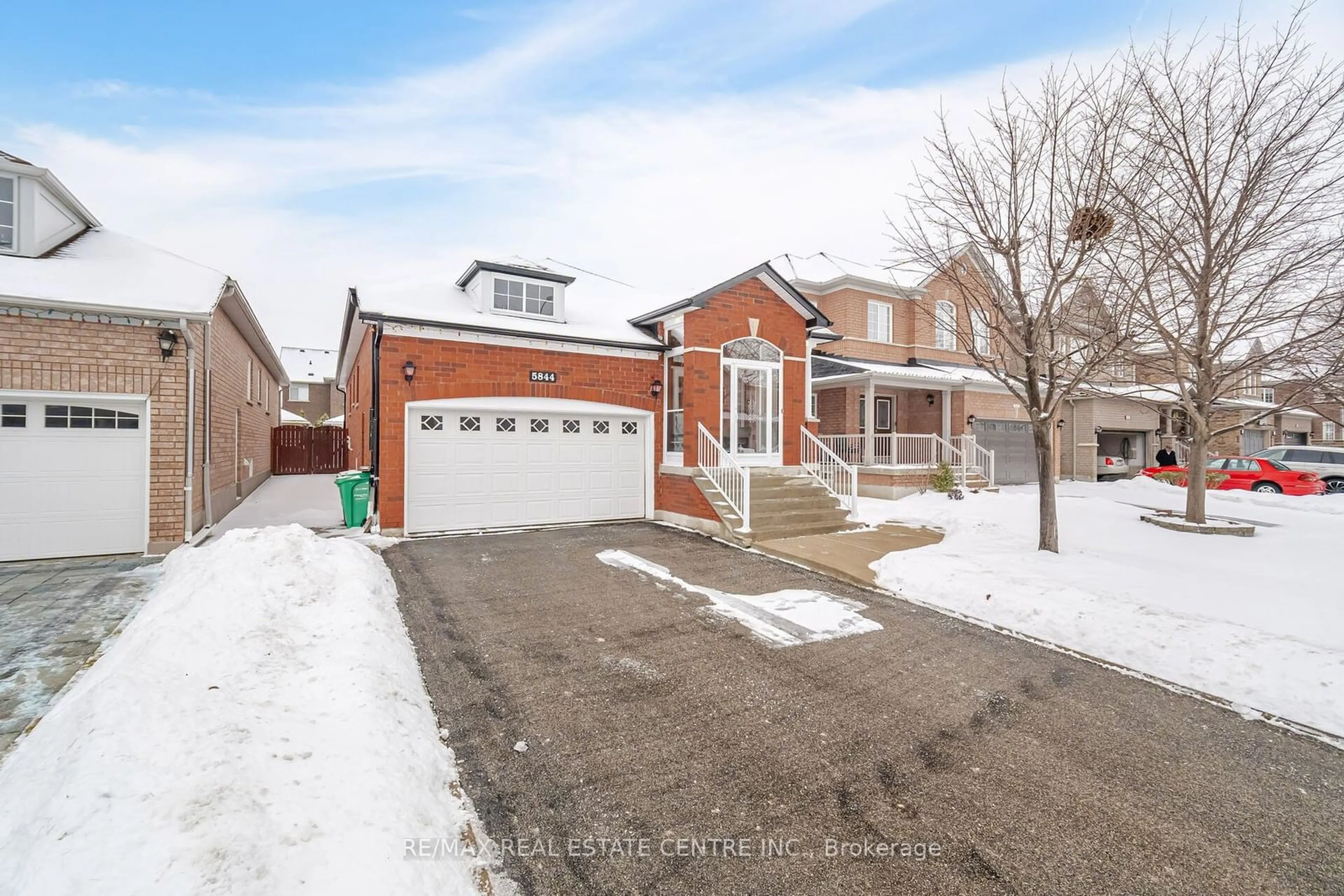 Home with brick exterior material, street for 5844 Corinthian Tr, Mississauga Ontario L5M 6X8