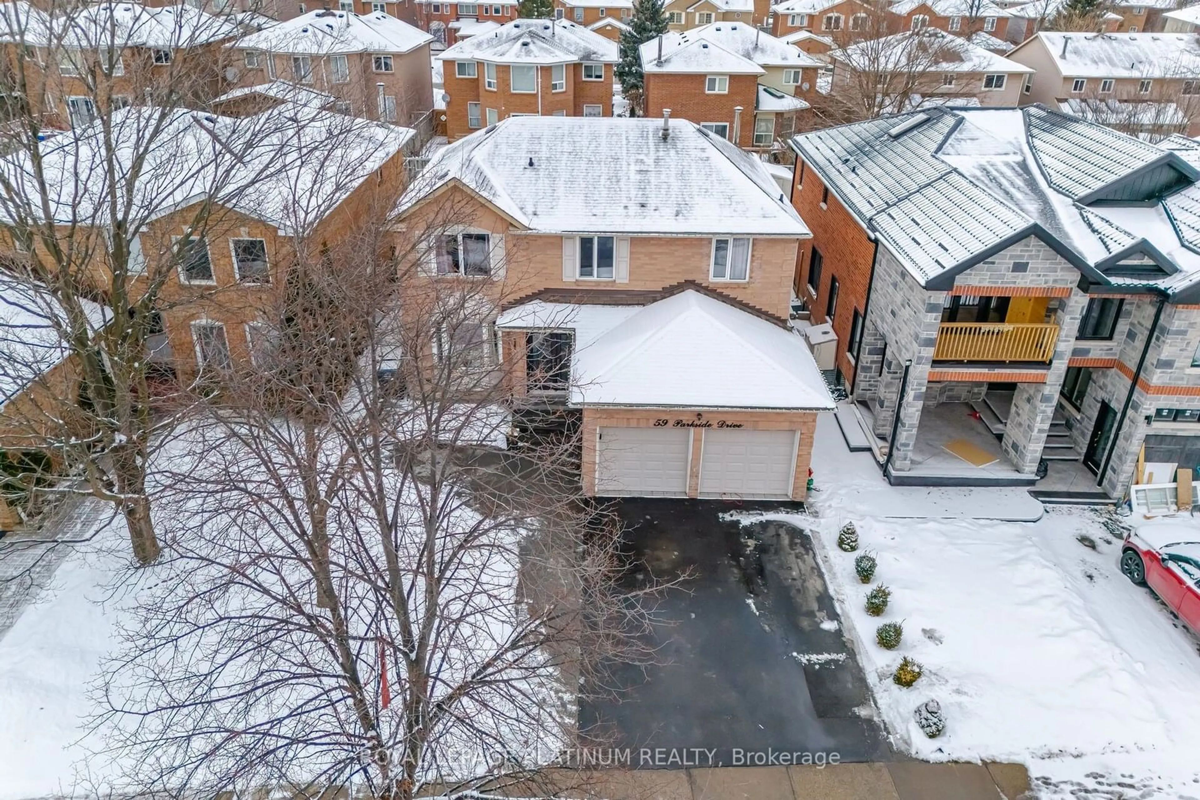 A pic from outside/outdoor area/front of a property/back of a property/a pic from drone, street for 59 Parkside Dr, Brampton Ontario L6Y 3A1