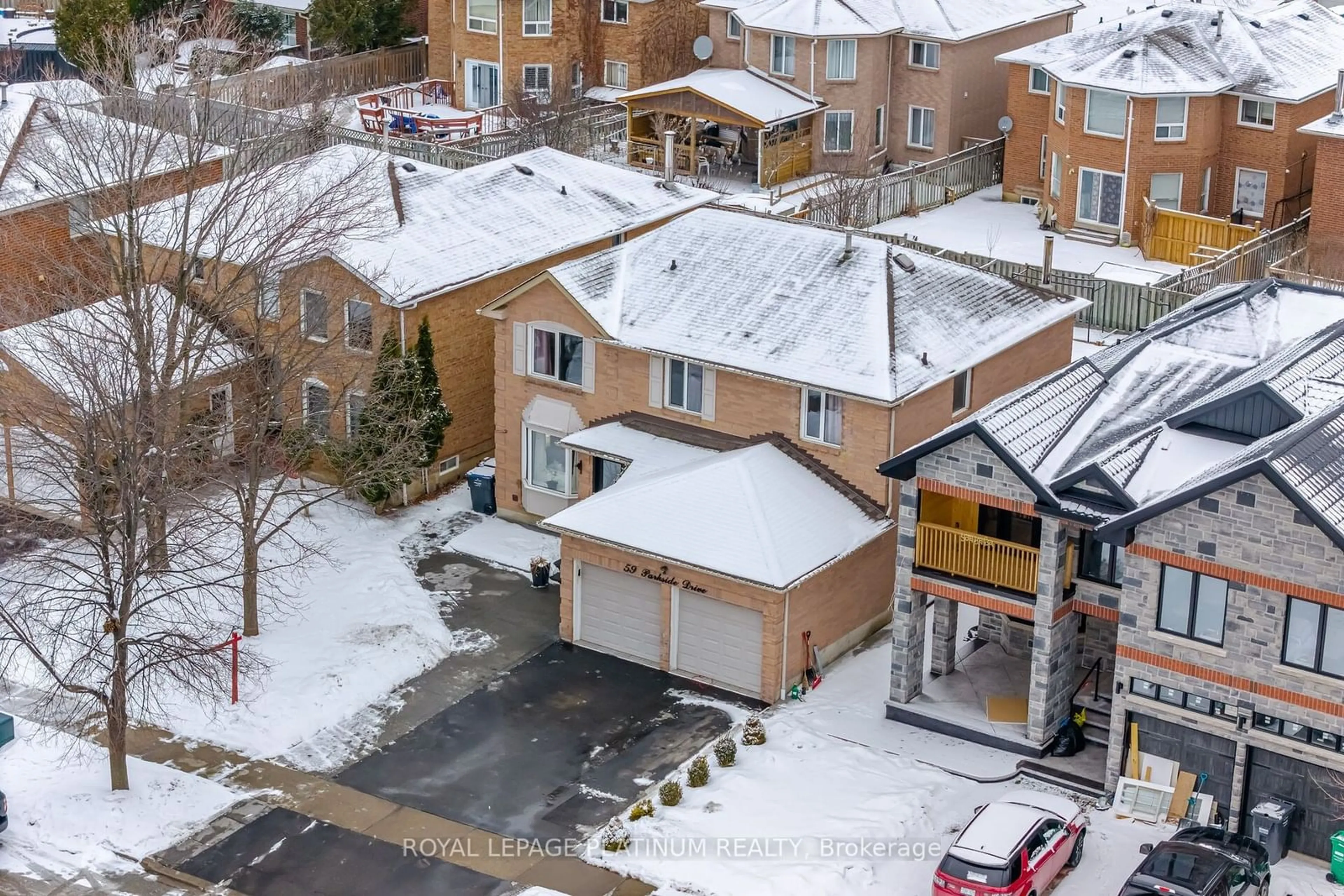 A pic from outside/outdoor area/front of a property/back of a property/a pic from drone, street for 59 Parkside Dr, Brampton Ontario L6Y 3A1