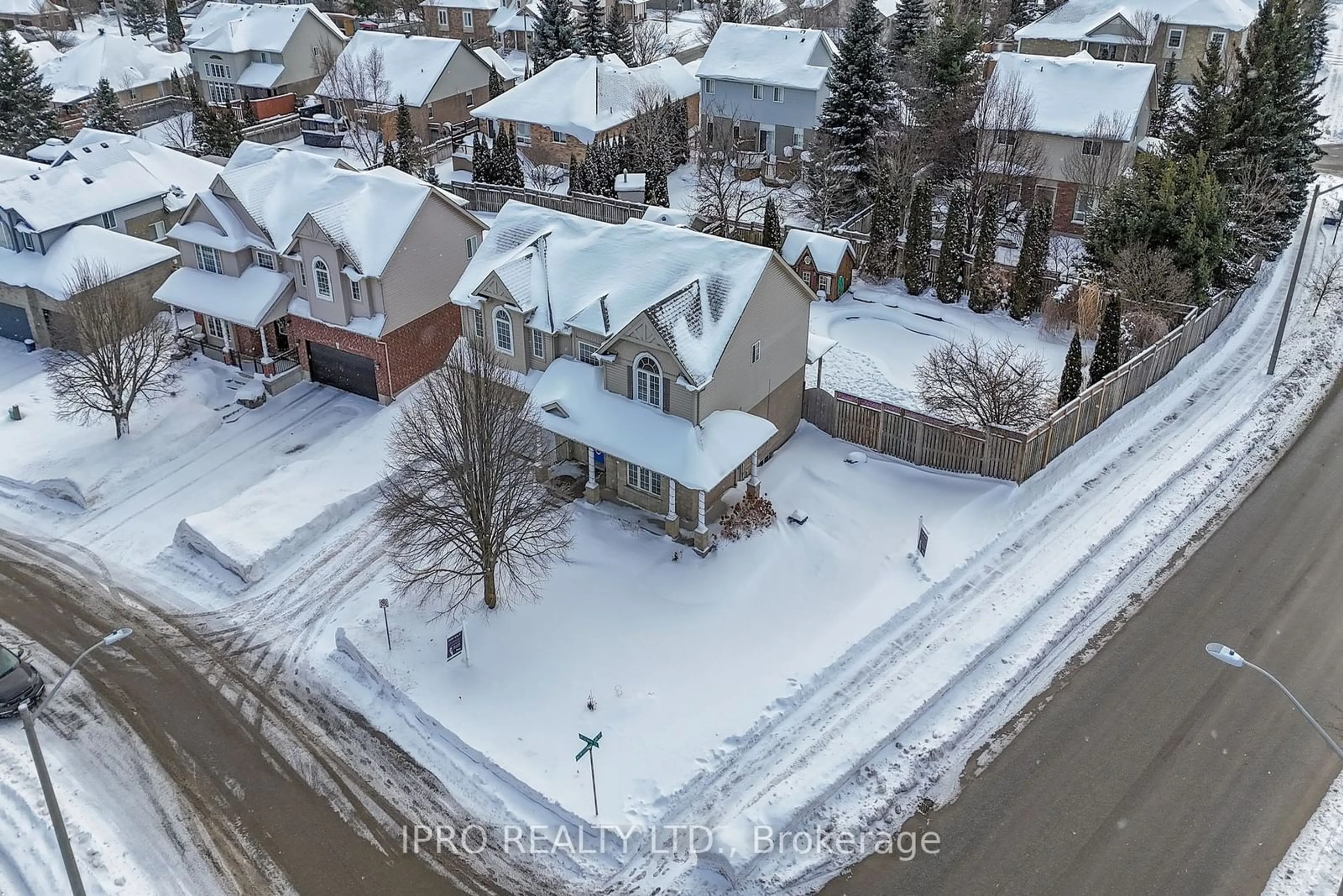 A pic from outside/outdoor area/front of a property/back of a property/a pic from drone, street for 2 Redfern St, Orangeville Ontario L9W 5C8