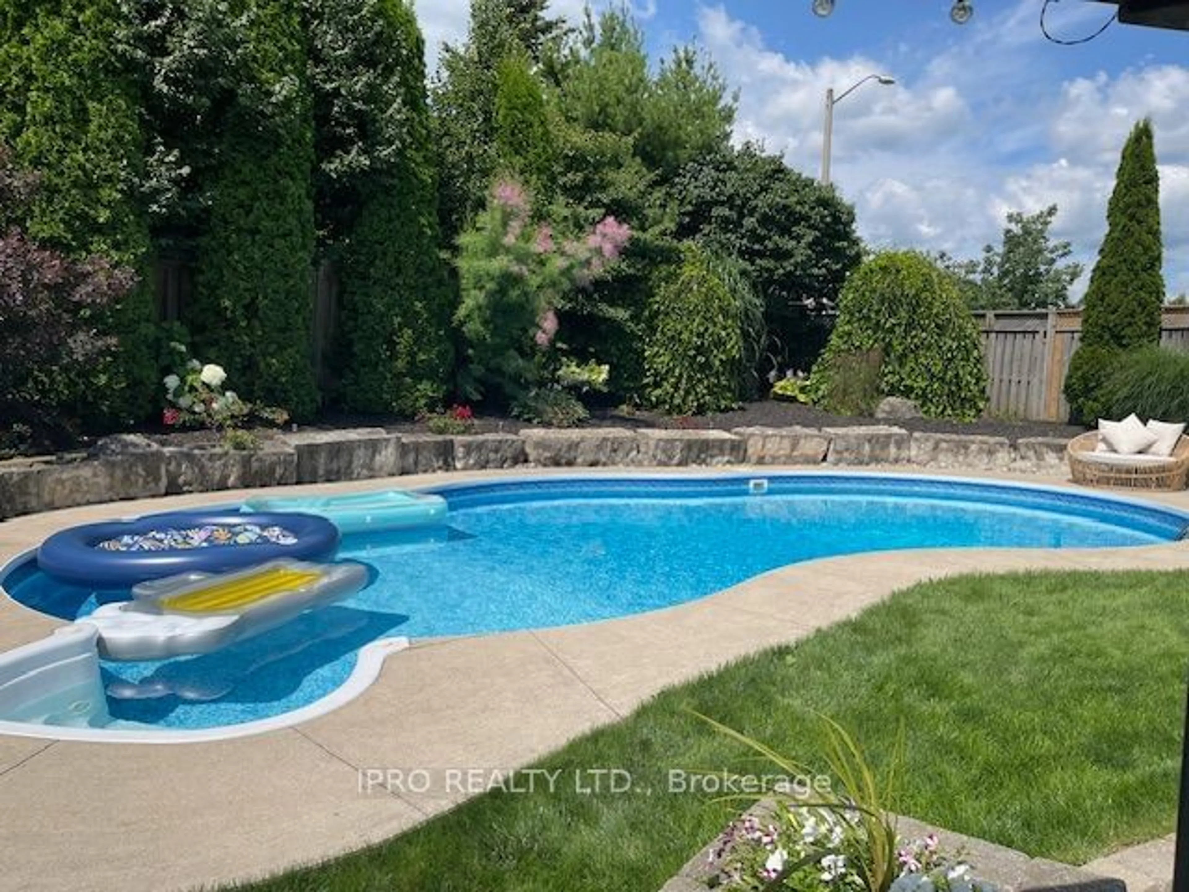 Pool for 2 Redfern St, Orangeville Ontario L9W 5C8