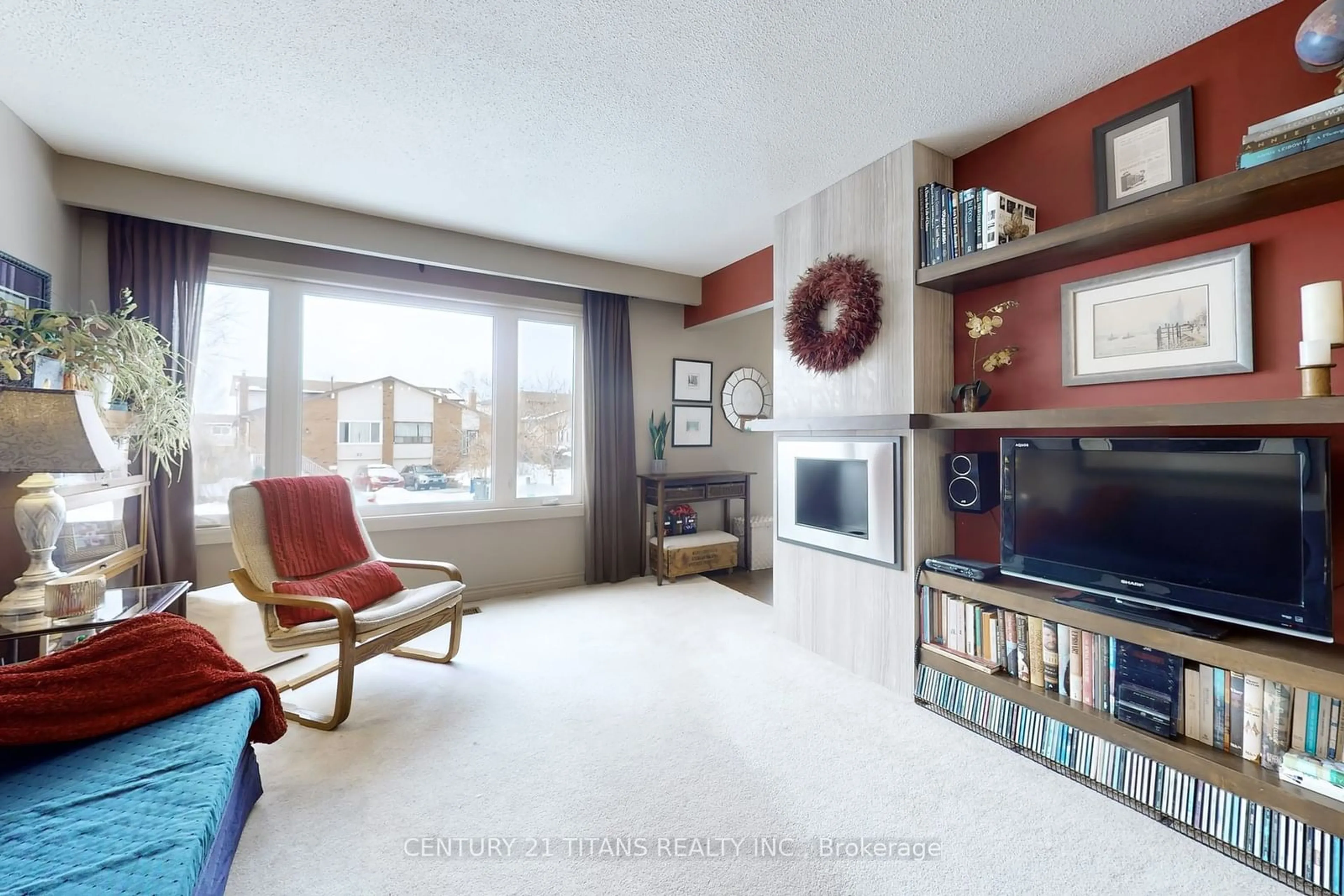 Living room with furniture, unknown for 17 Newlyn Cres, Brampton Ontario L6V 3A9