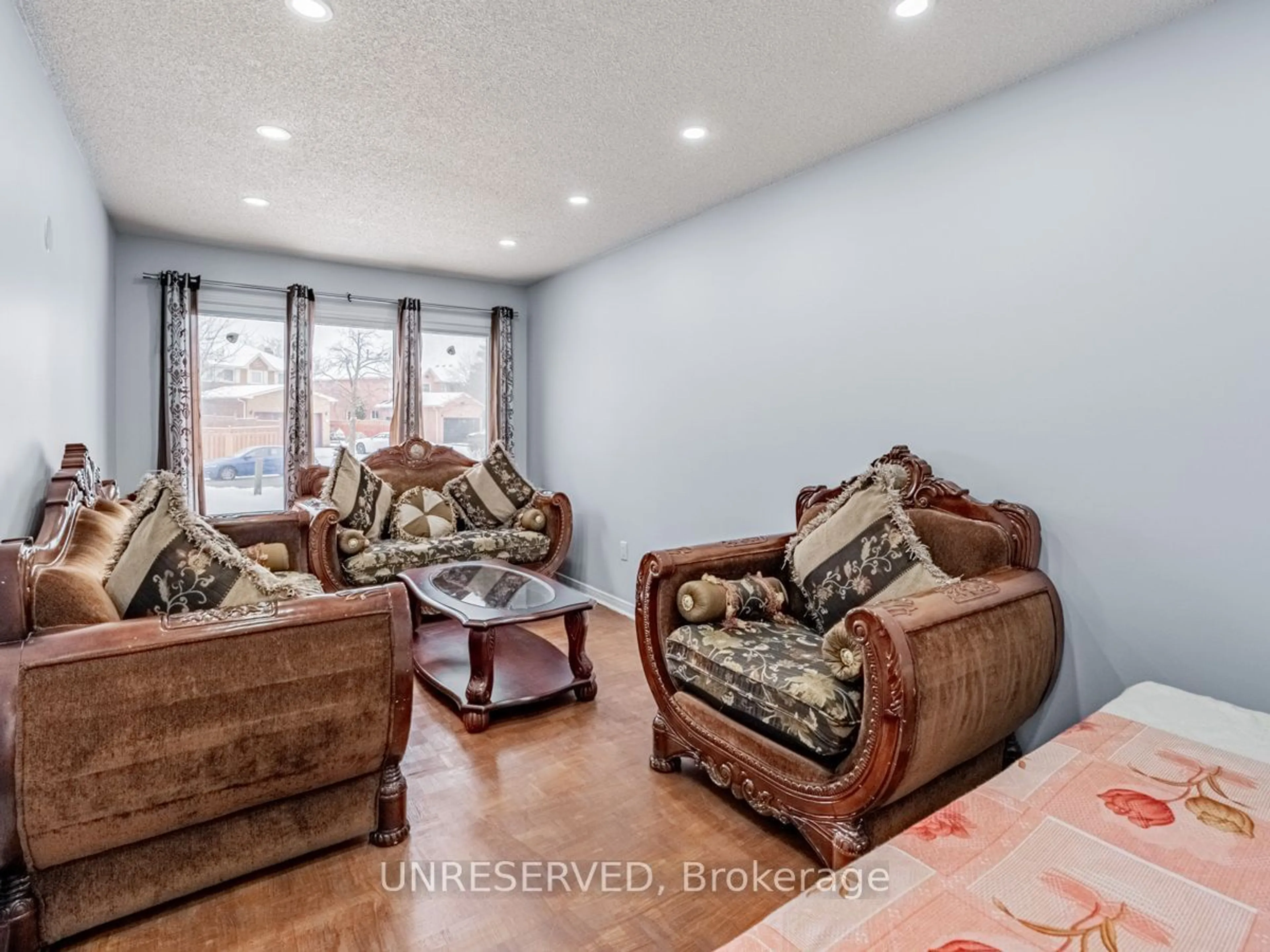 Living room with furniture, wood/laminate floor for 76 Blackmere Circ, Brampton Ontario L6W 4B8