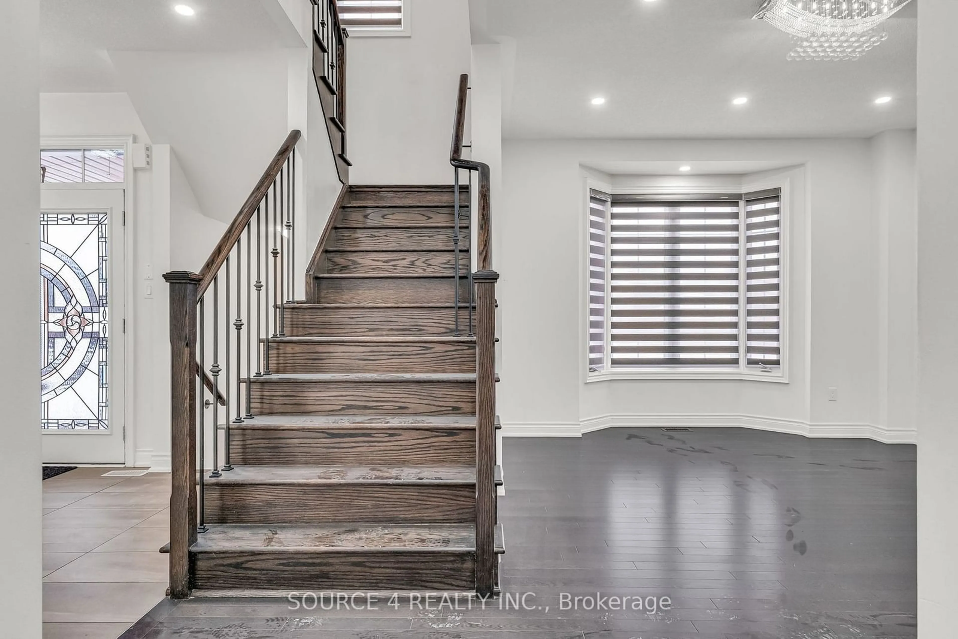 Stairs for 25 Vineyard Dr, Brampton Ontario L6Y 2A5