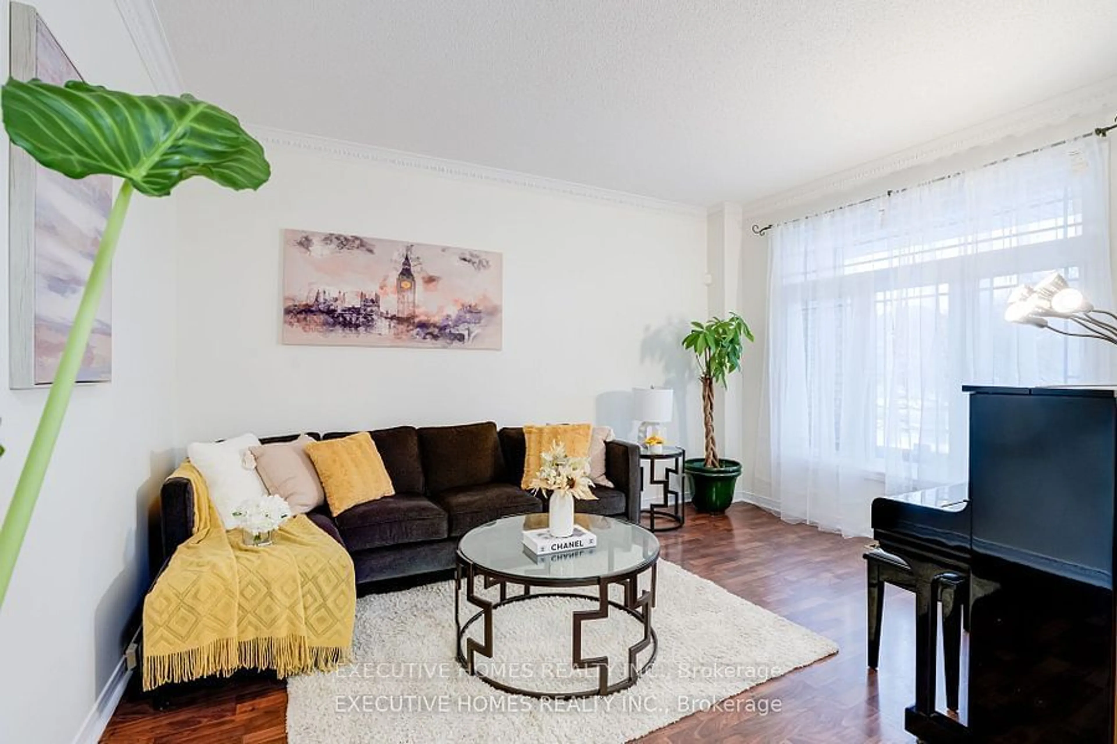 Living room with furniture, unknown for 178 Bristol Rd, Mississauga Ontario L4Z 3V5