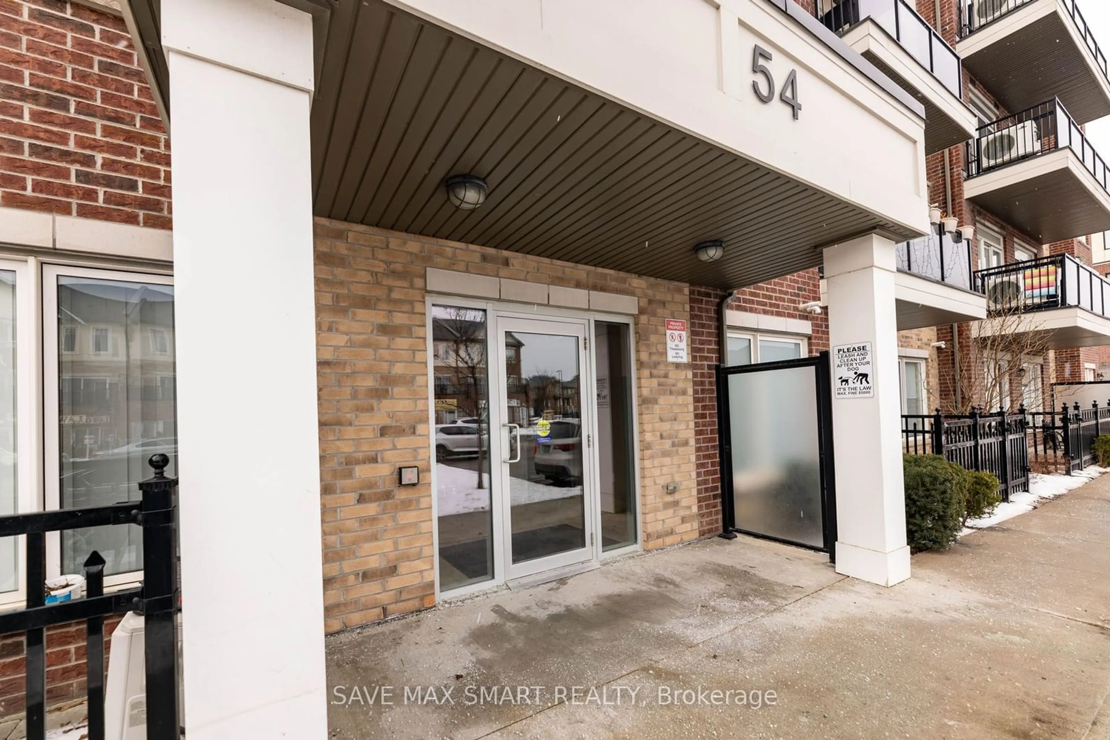 Indoor foyer for 54 Sky Harbour Dr #314, Brampton Ontario L6Y 6B9