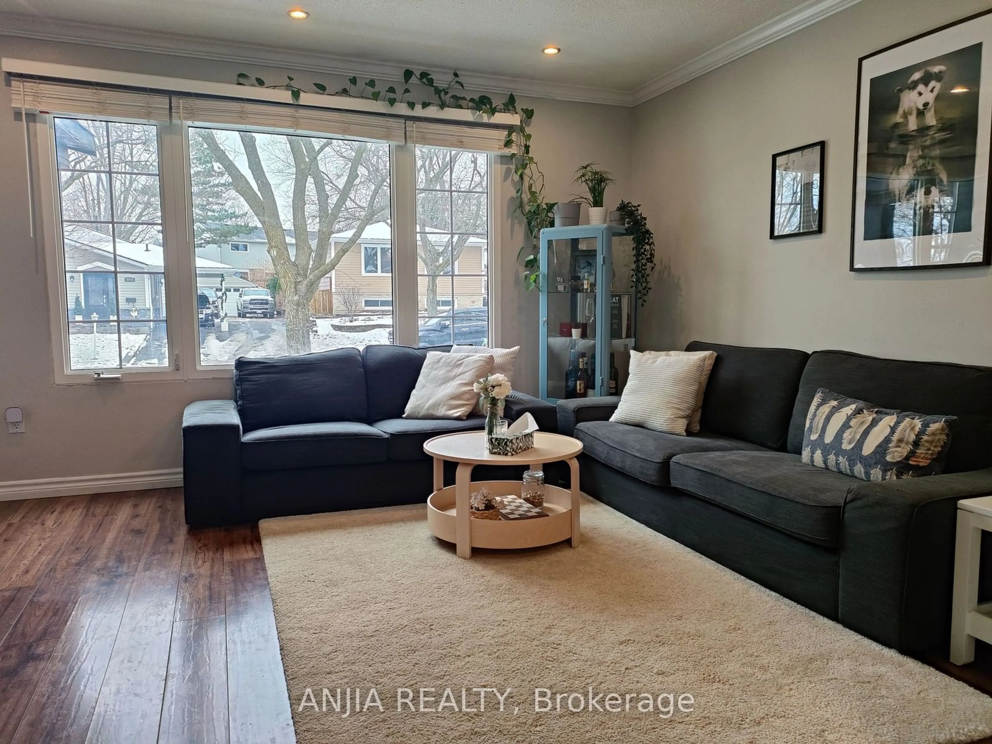 Living room with furniture, wood/laminate floor for 2271 Sheffield Dr, Burlington Ontario L7P 2X4