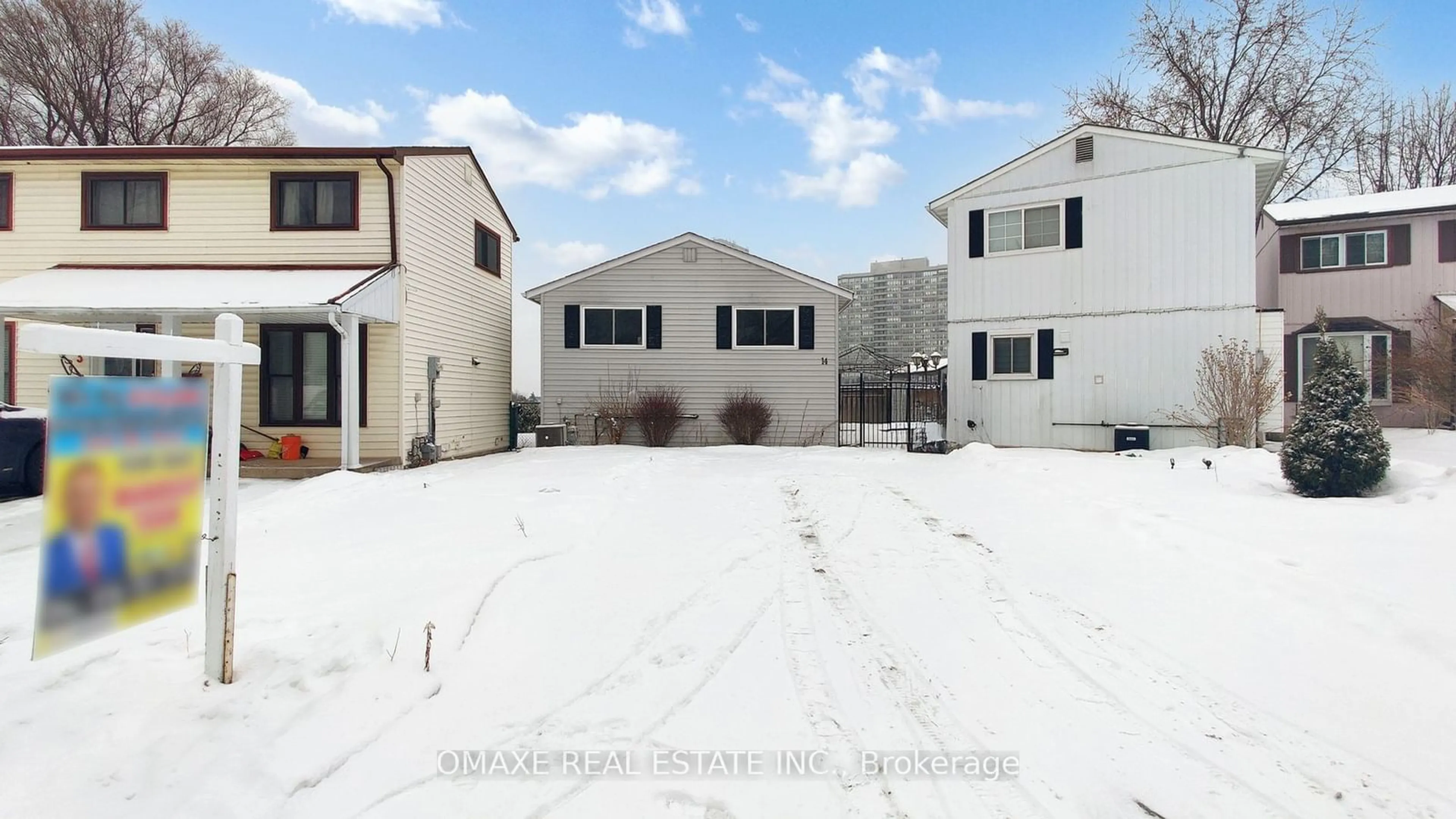 Home with vinyl exterior material, street for 14 Huntington Crt, Brampton Ontario L6S 1S4