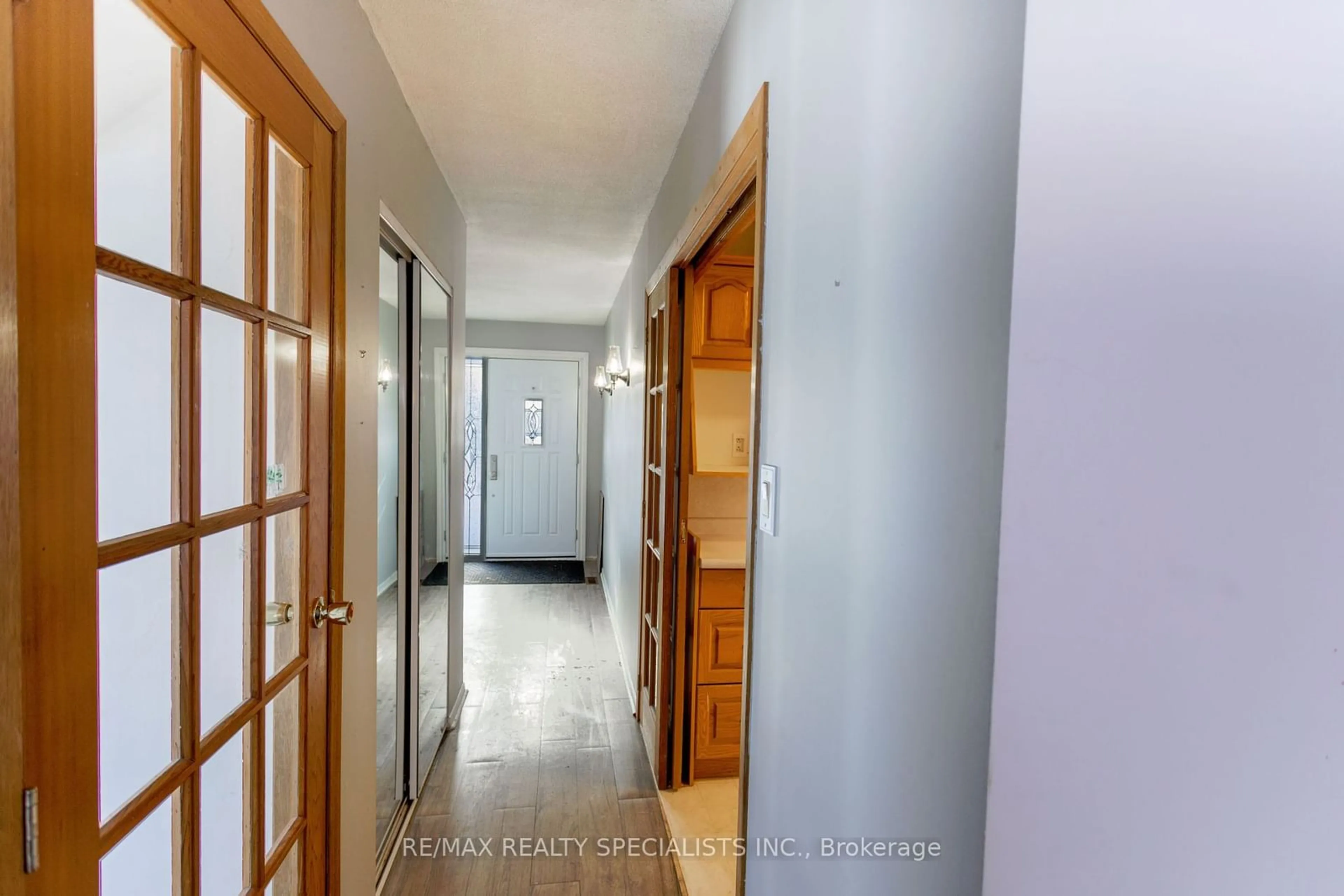 Indoor foyer for 2966 Salerno Cres, Mississauga Ontario L5N 1T4