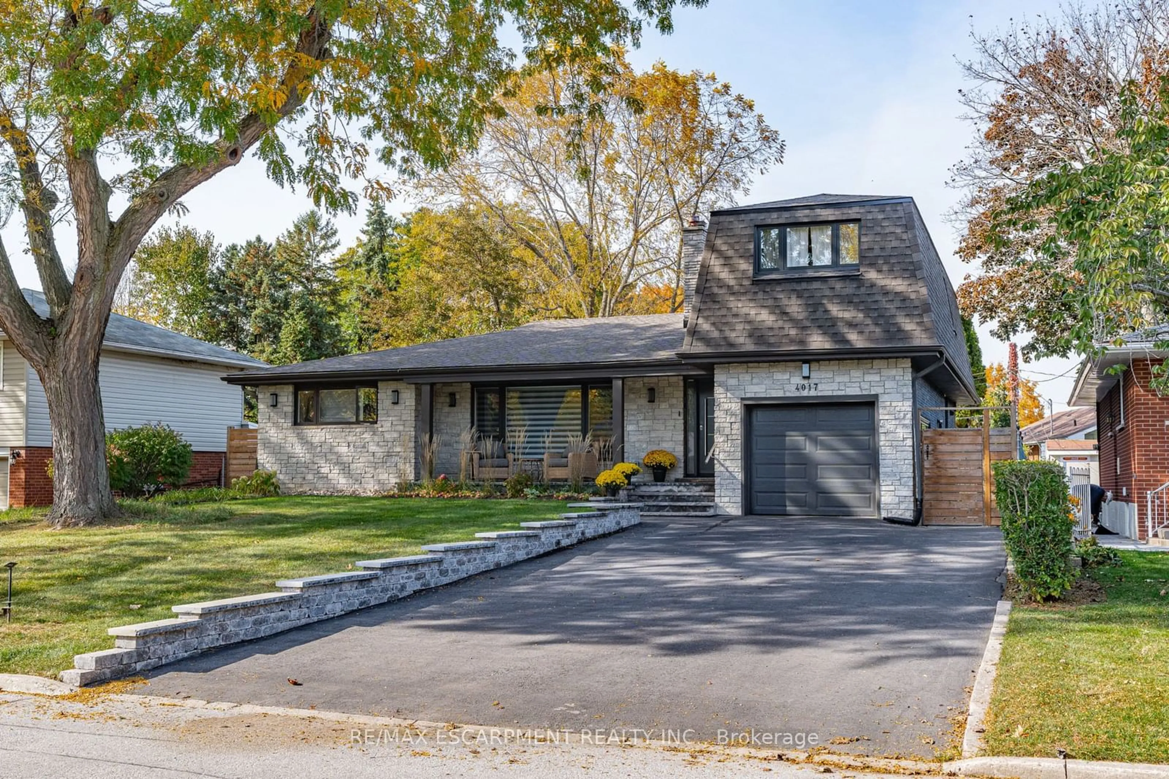 Home with brick exterior material, street for 4017 Grapehill Ave, Burlington Ontario L7L 1R1