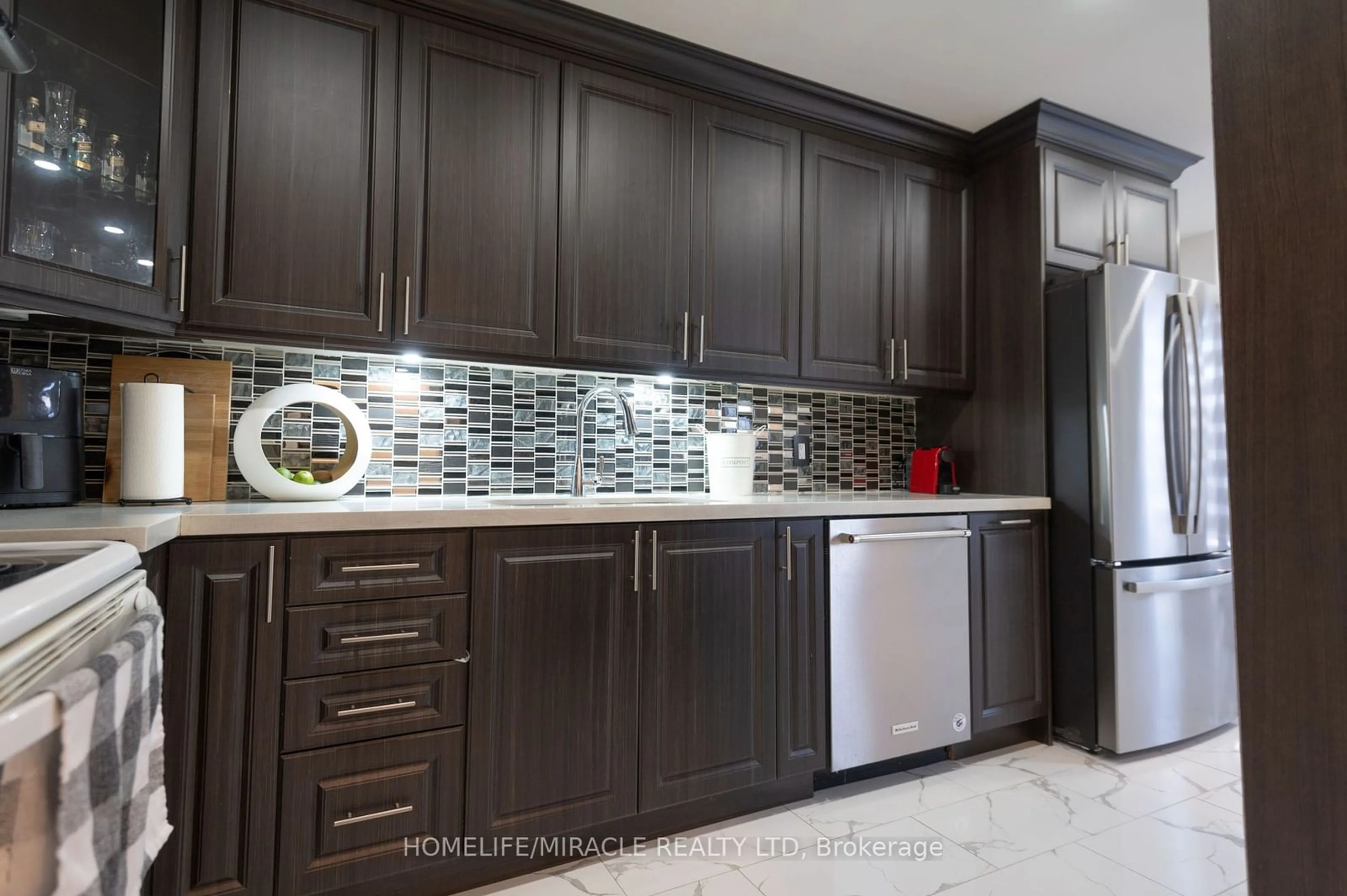 Contemporary kitchen, ceramic/tile floor for 5020 Delaware Dr #29, Mississauga Ontario L4Z 3C7