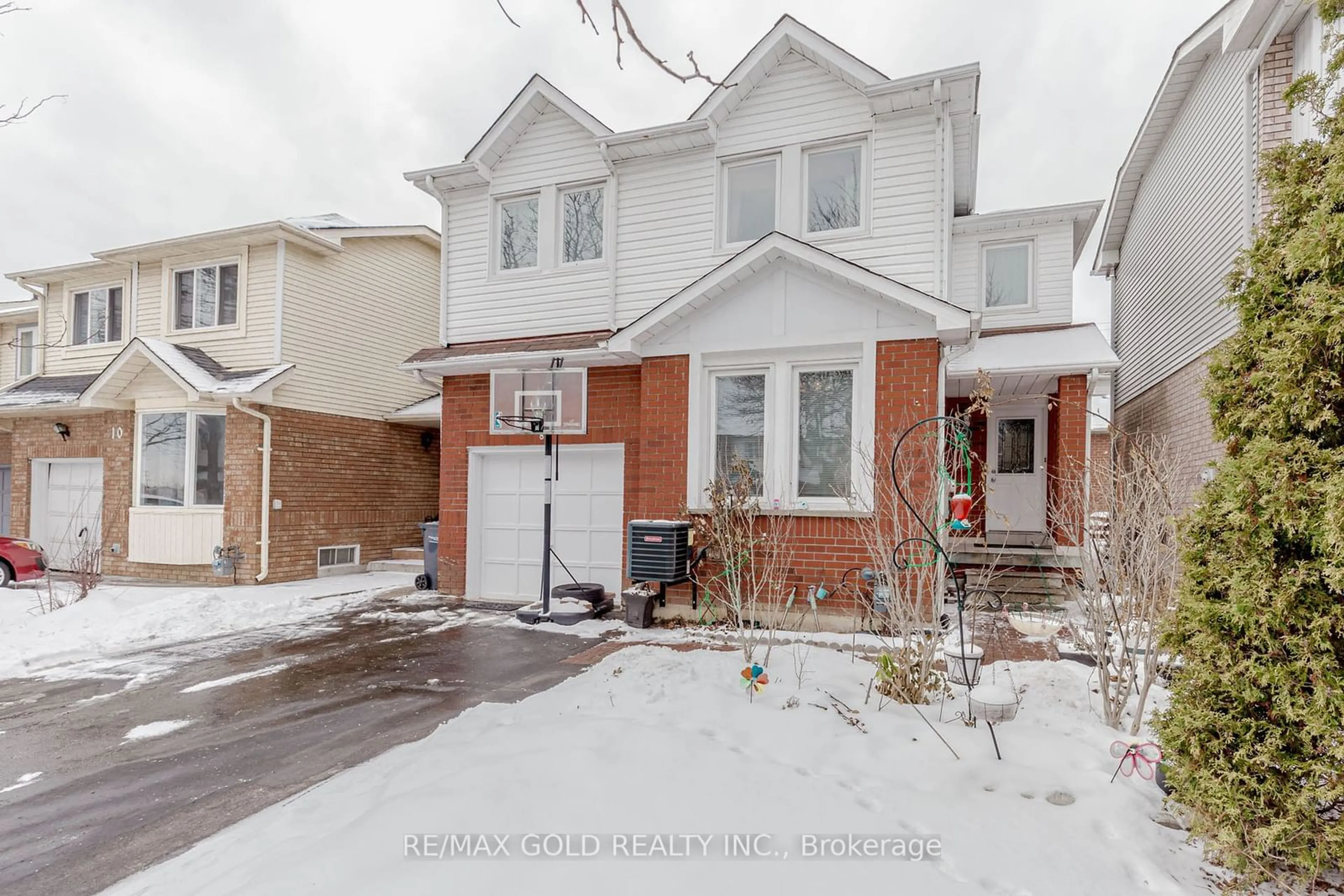 Home with brick exterior material, street for 8 Saint Tropez Crt, Brampton Ontario L6Y 4P9