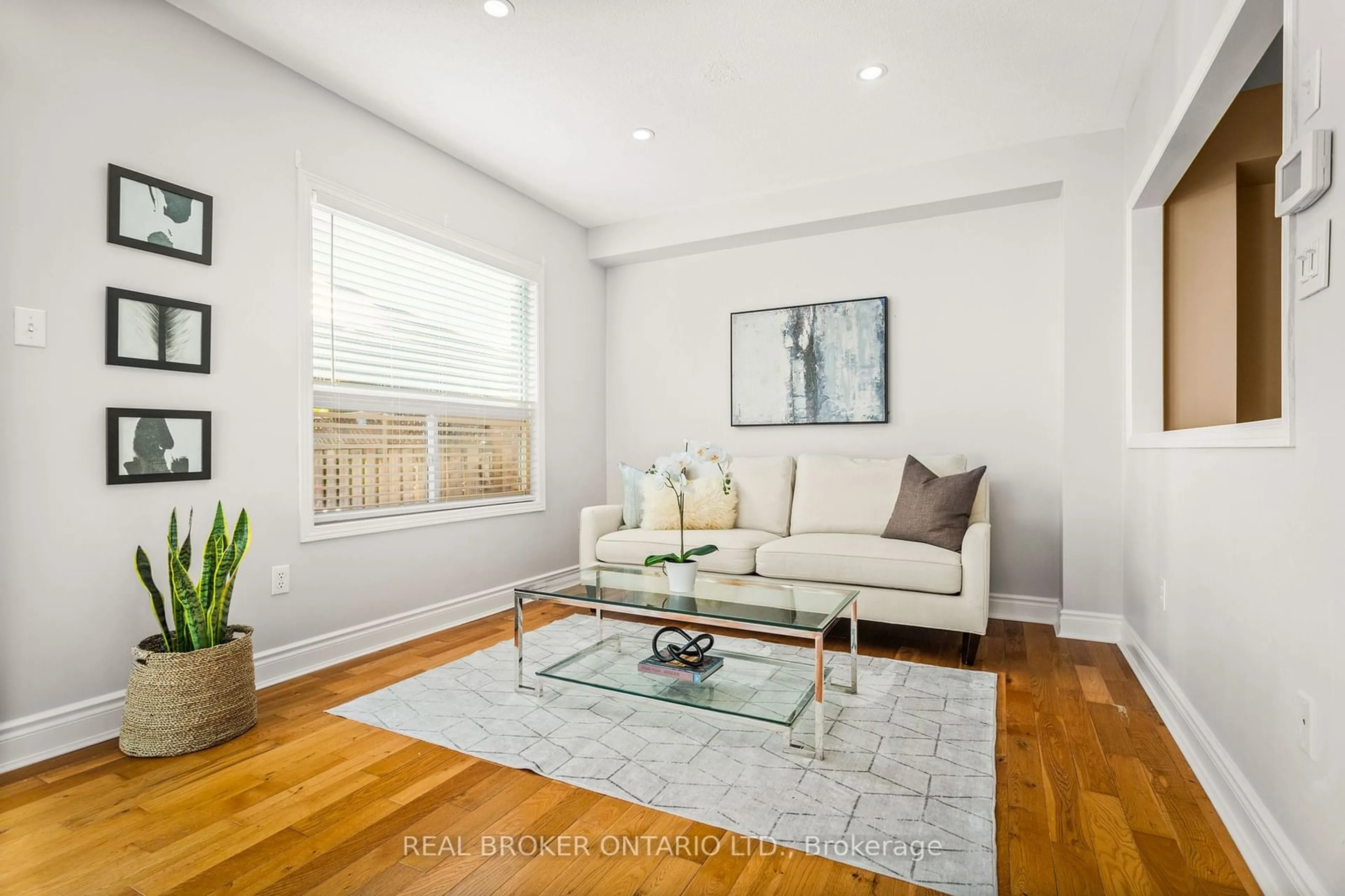 Living room with furniture, wood/laminate floor for 1368 Brookstar Dr, Oakville Ontario L6M 3W2