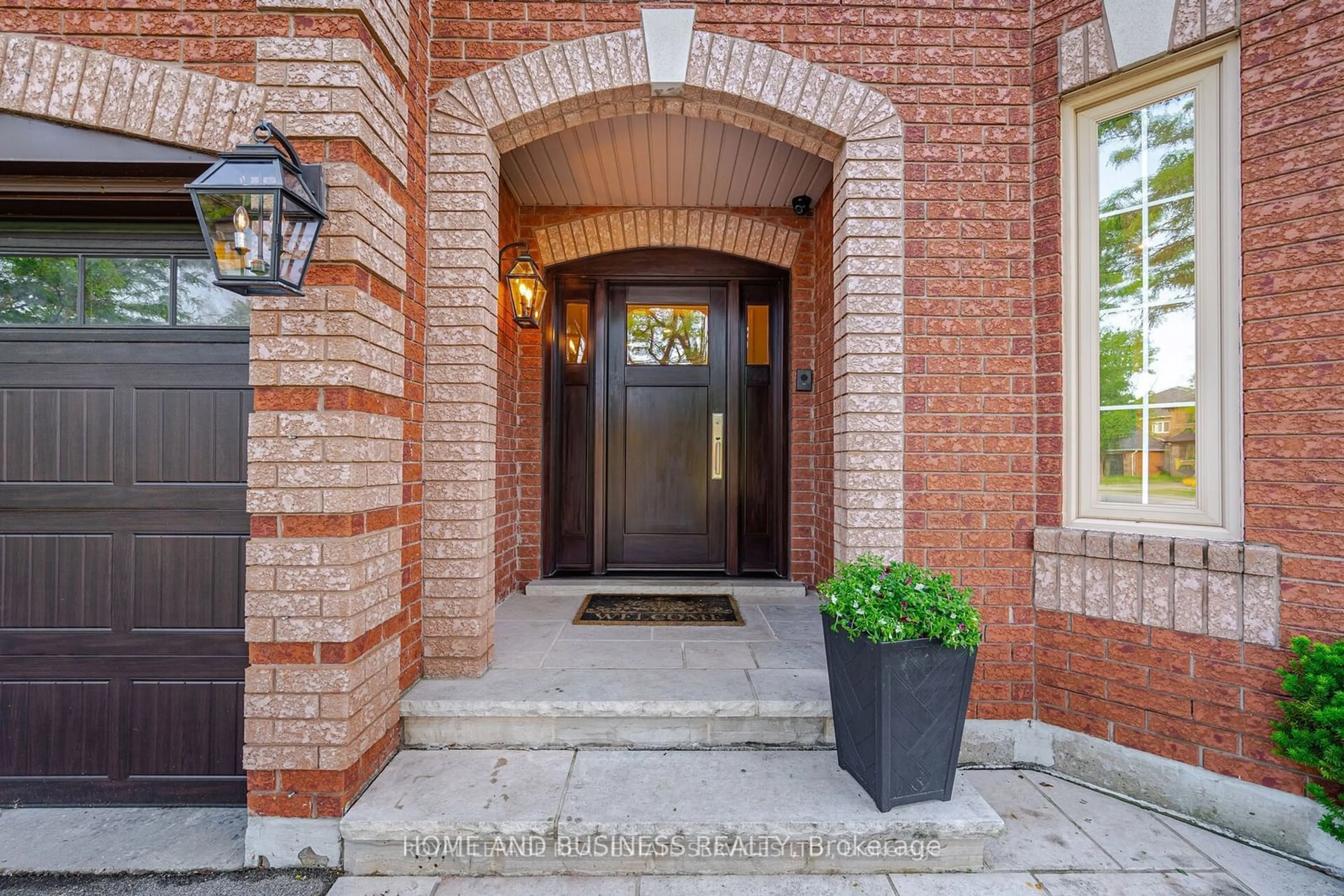 Indoor entryway for 2192 Oakmead Blvd, Oakville Ontario L6H 6B4