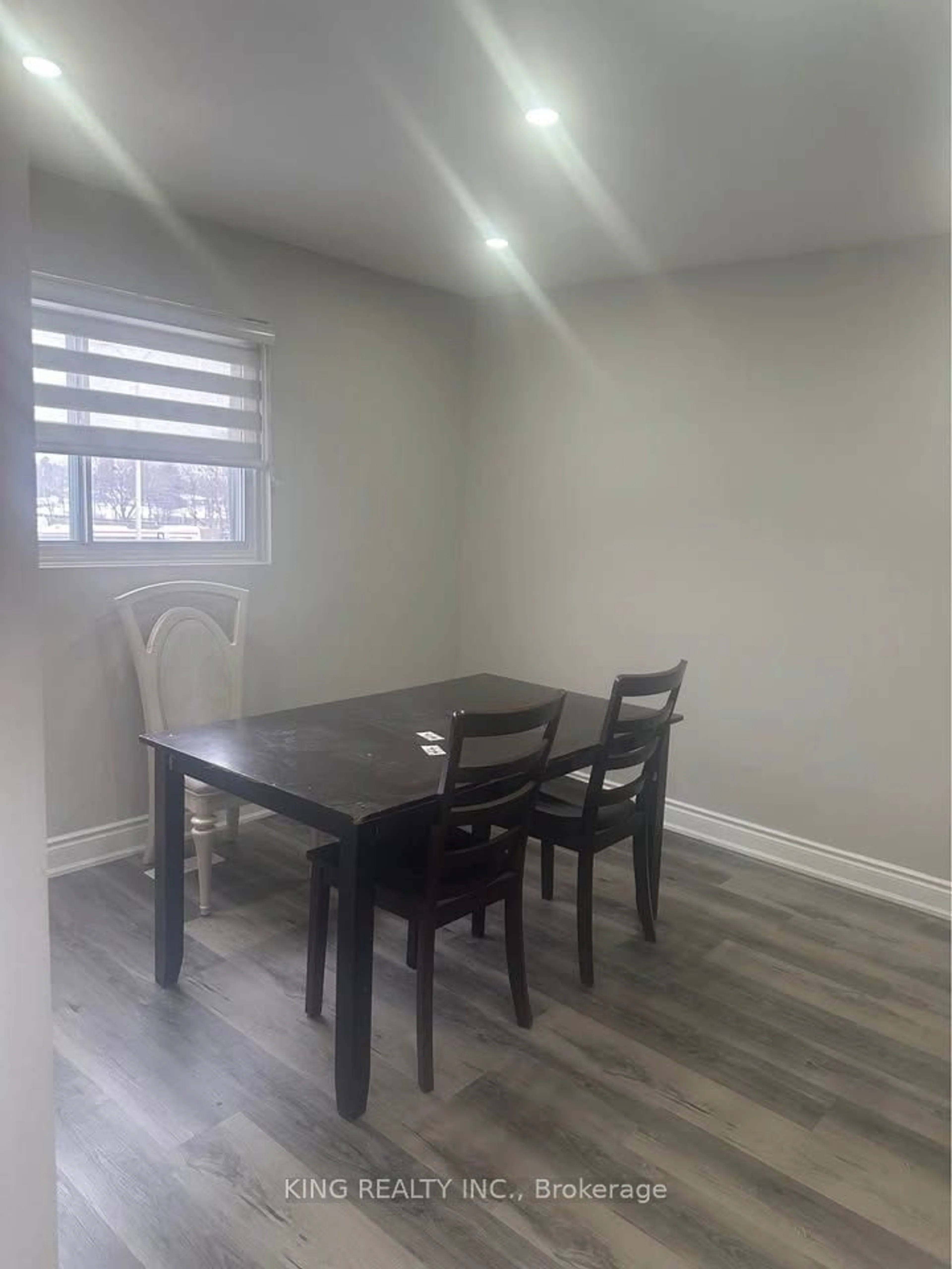 Dining room, wood/laminate floor for 27 Franklin Crt #27, Brampton Ontario L6T 3Z1