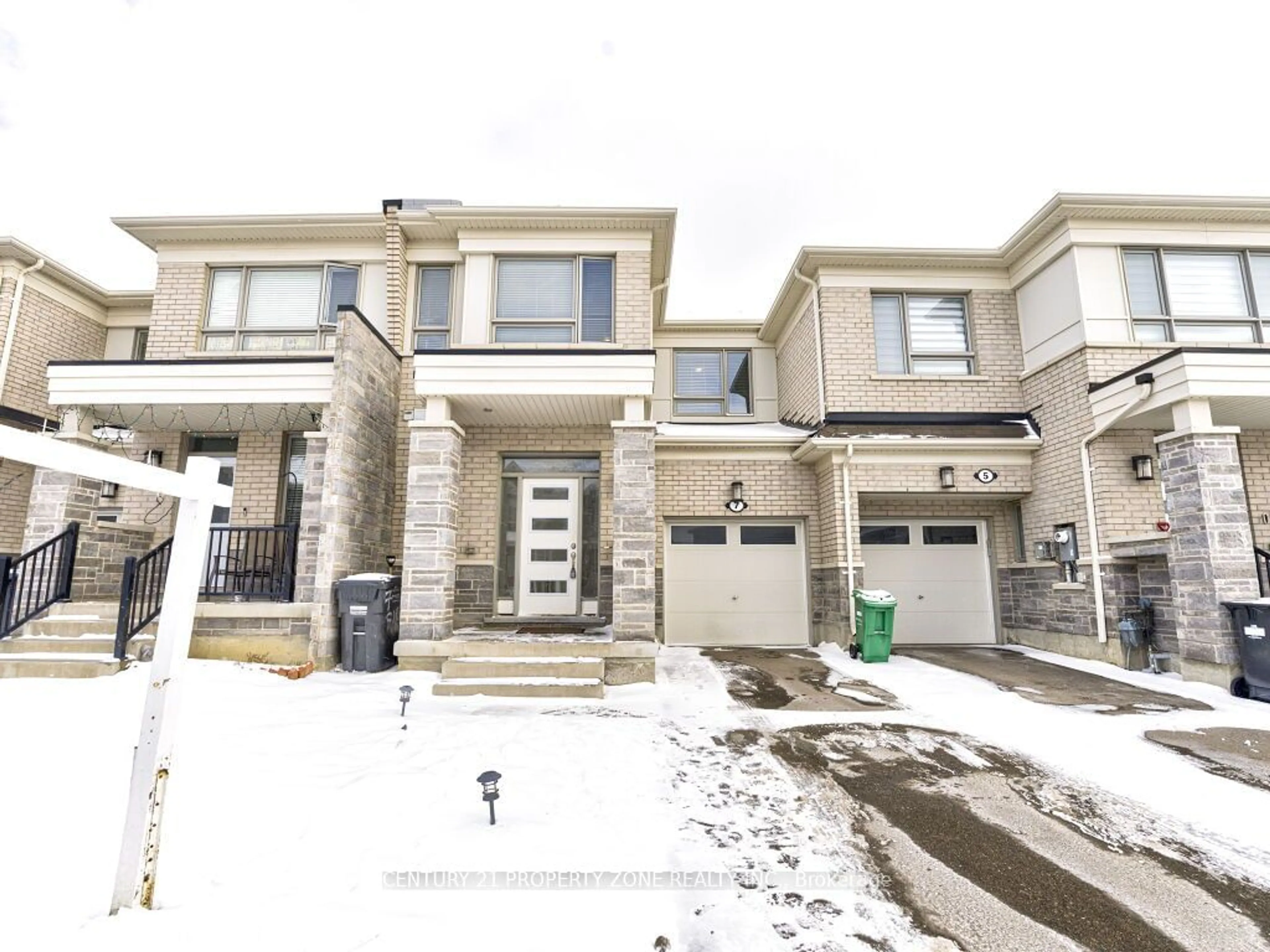 Unknown for 7 Circus Cres, Brampton Ontario L7A 5E2