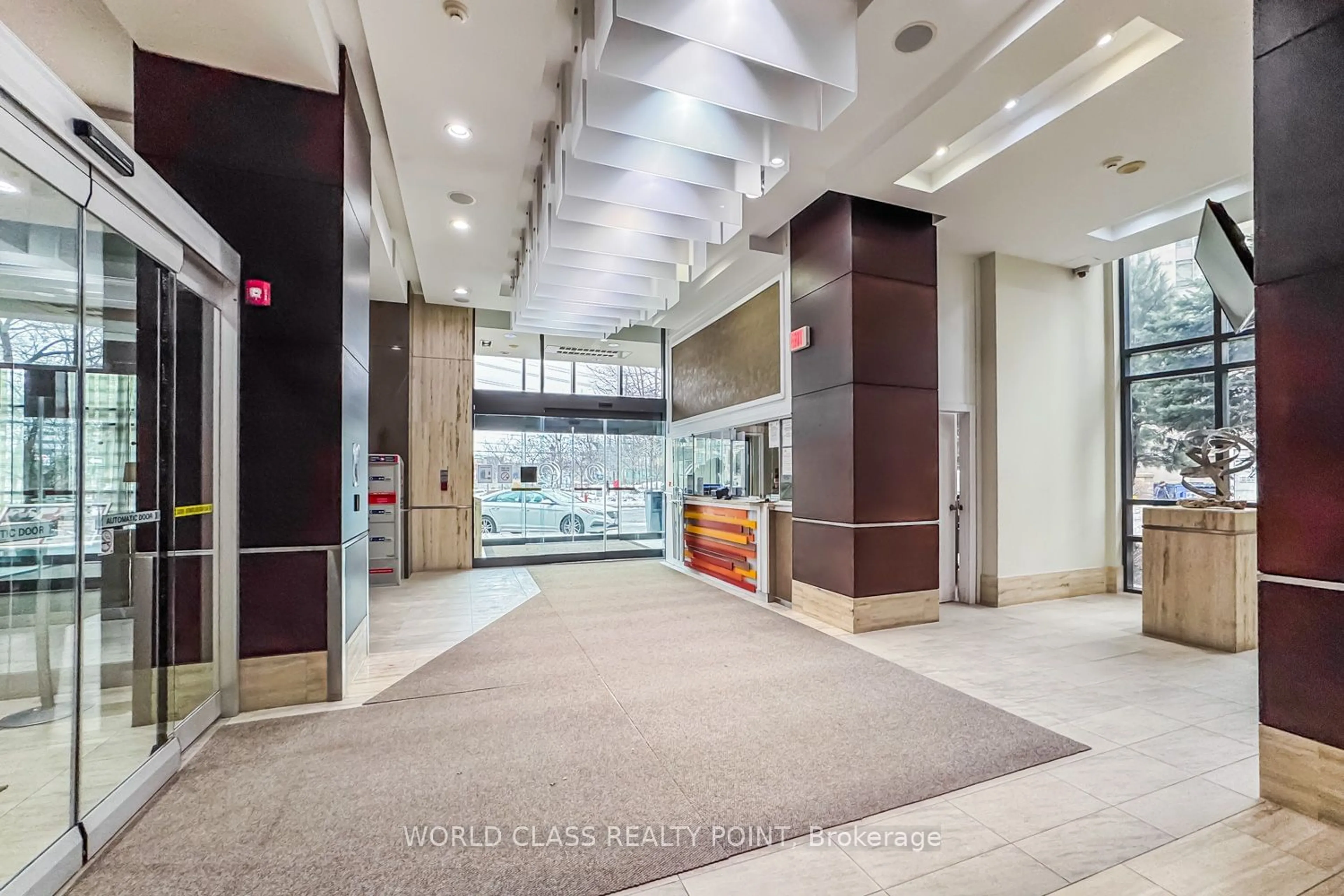 Indoor foyer for 330 Burnhamthorpe Rd #1402, Mississauga Ontario L5B 0E1