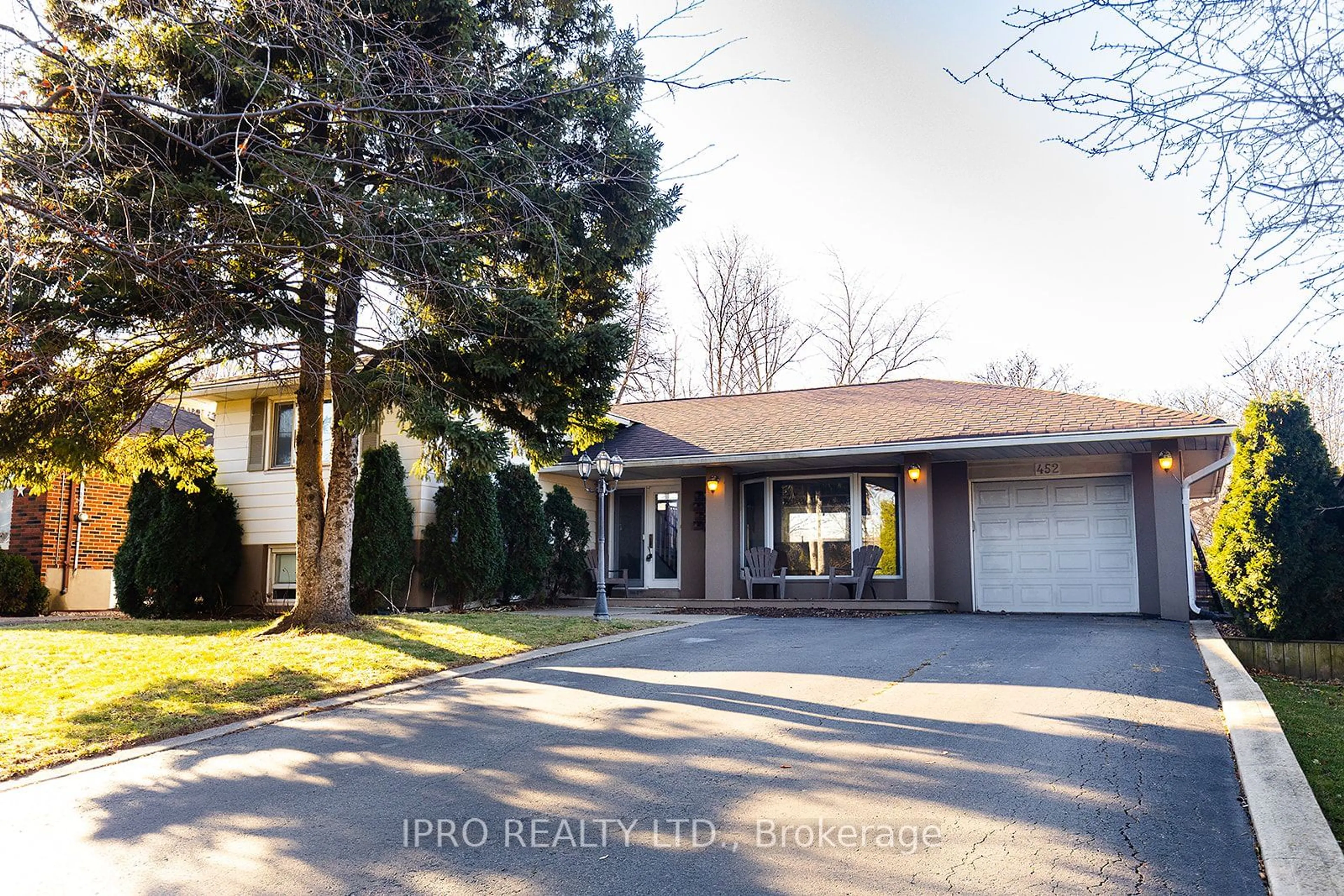 Home with brick exterior material, street for 452 Southland Cres, Oakville Ontario L6L 3N8