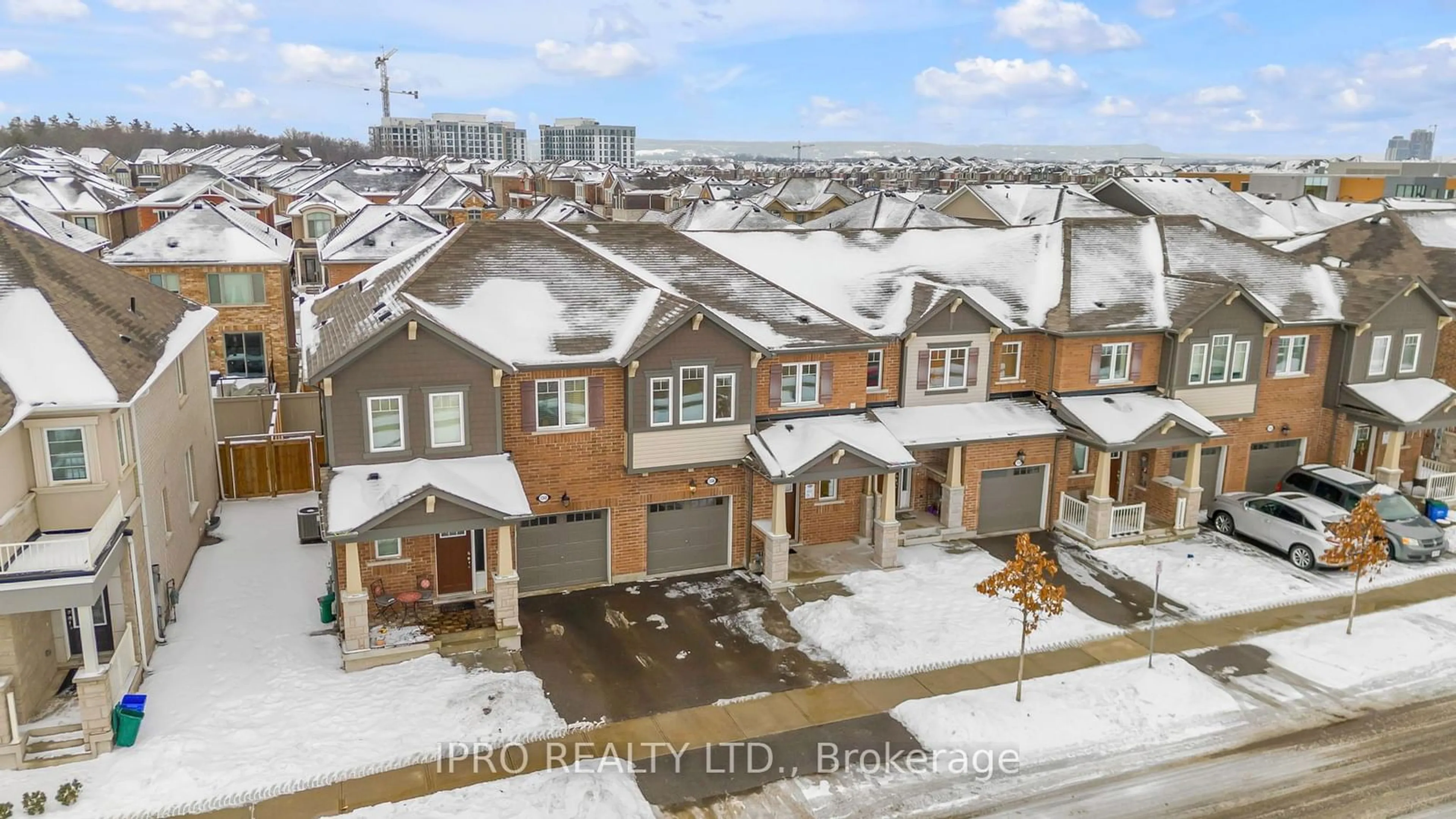 A pic from outside/outdoor area/front of a property/back of a property/a pic from drone, street for 1358 Sycamore Gdns, Milton Ontario L9T 2X5