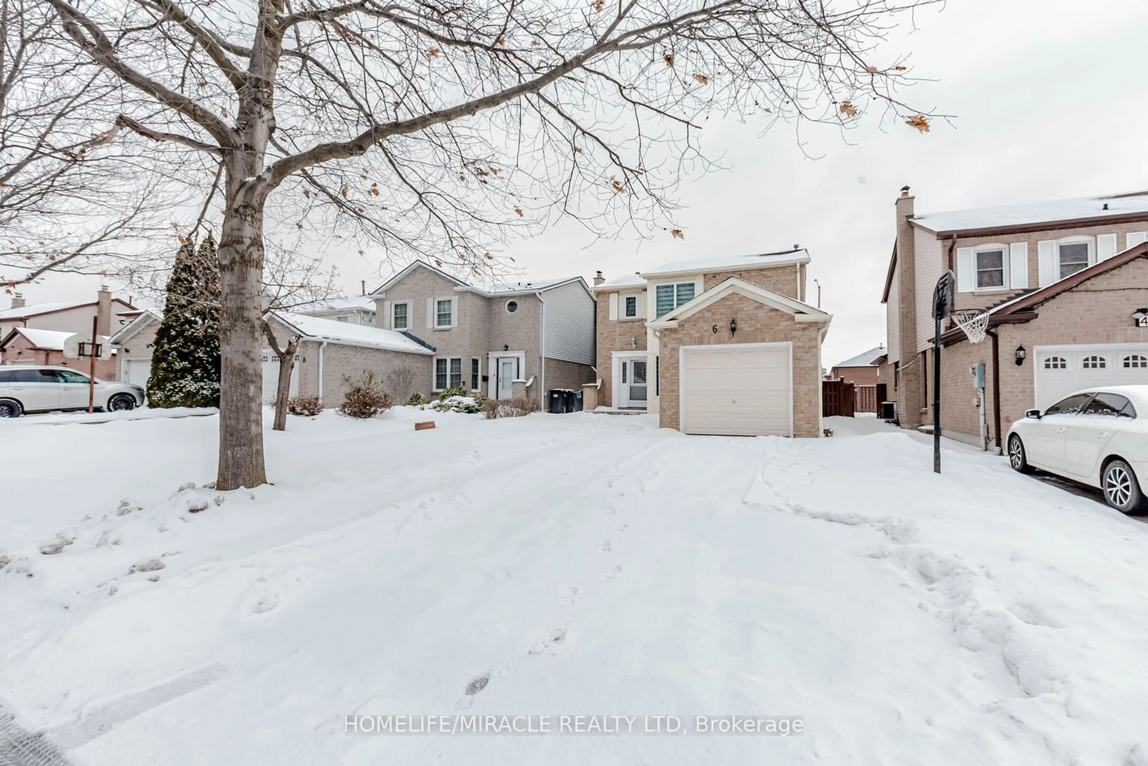 A pic from outside/outdoor area/front of a property/back of a property/a pic from drone, street for 6 Nanport St, Brampton Ontario L6S 4A3