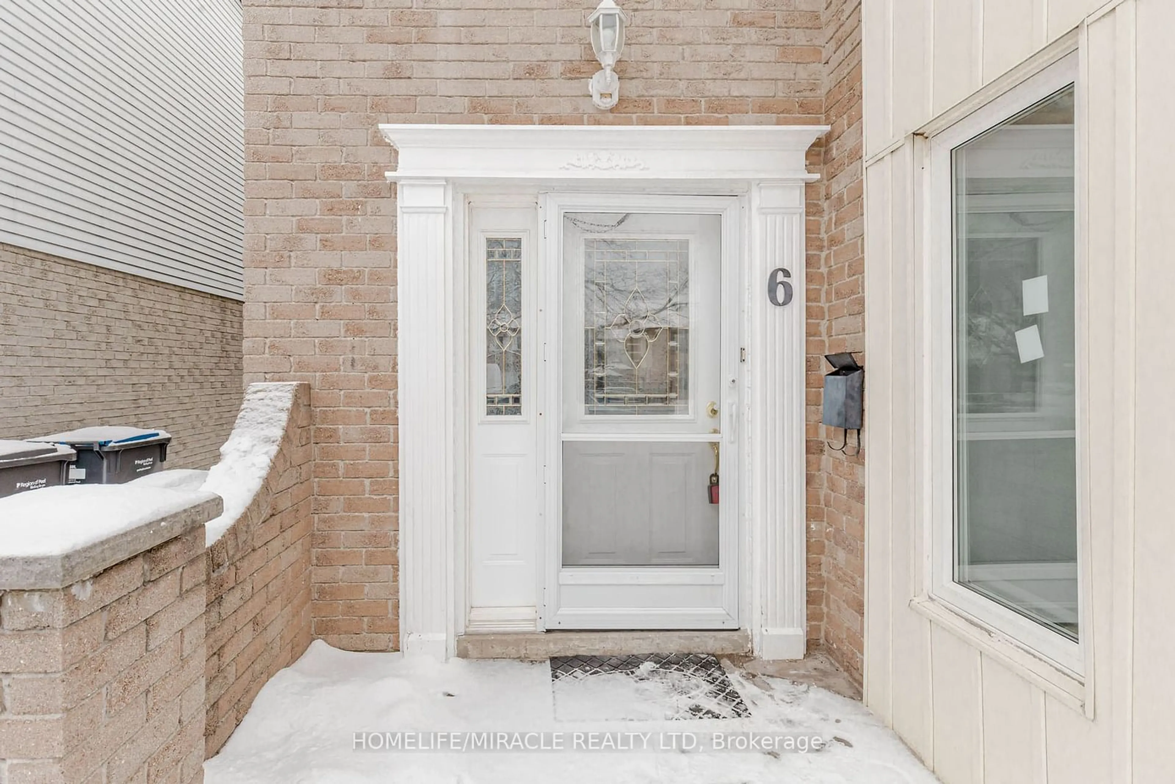 Indoor entryway for 6 Nanport St, Brampton Ontario L6S 4A3