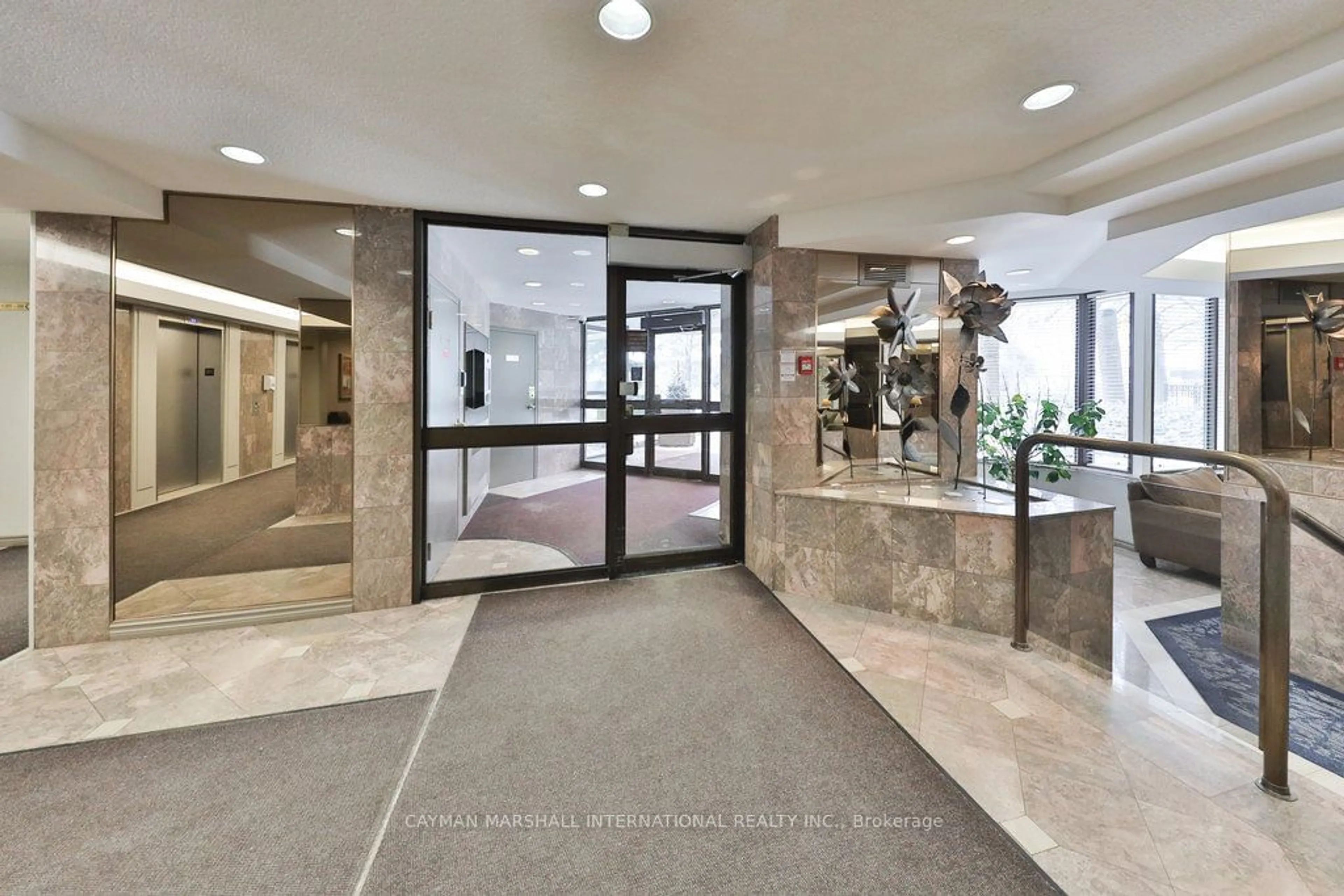 Indoor foyer for 20 Cherrytree Dr #1104, Brampton Ontario L6Y 3V1