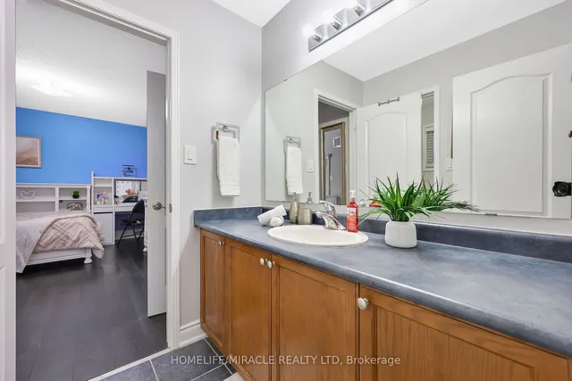 Additional image 12 of 8 Bottlebrush Dr