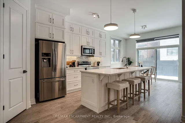 Additional property image - 1466 EVEREST Cres