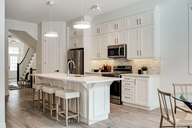 Additional property image - 1466 EVEREST Cres
