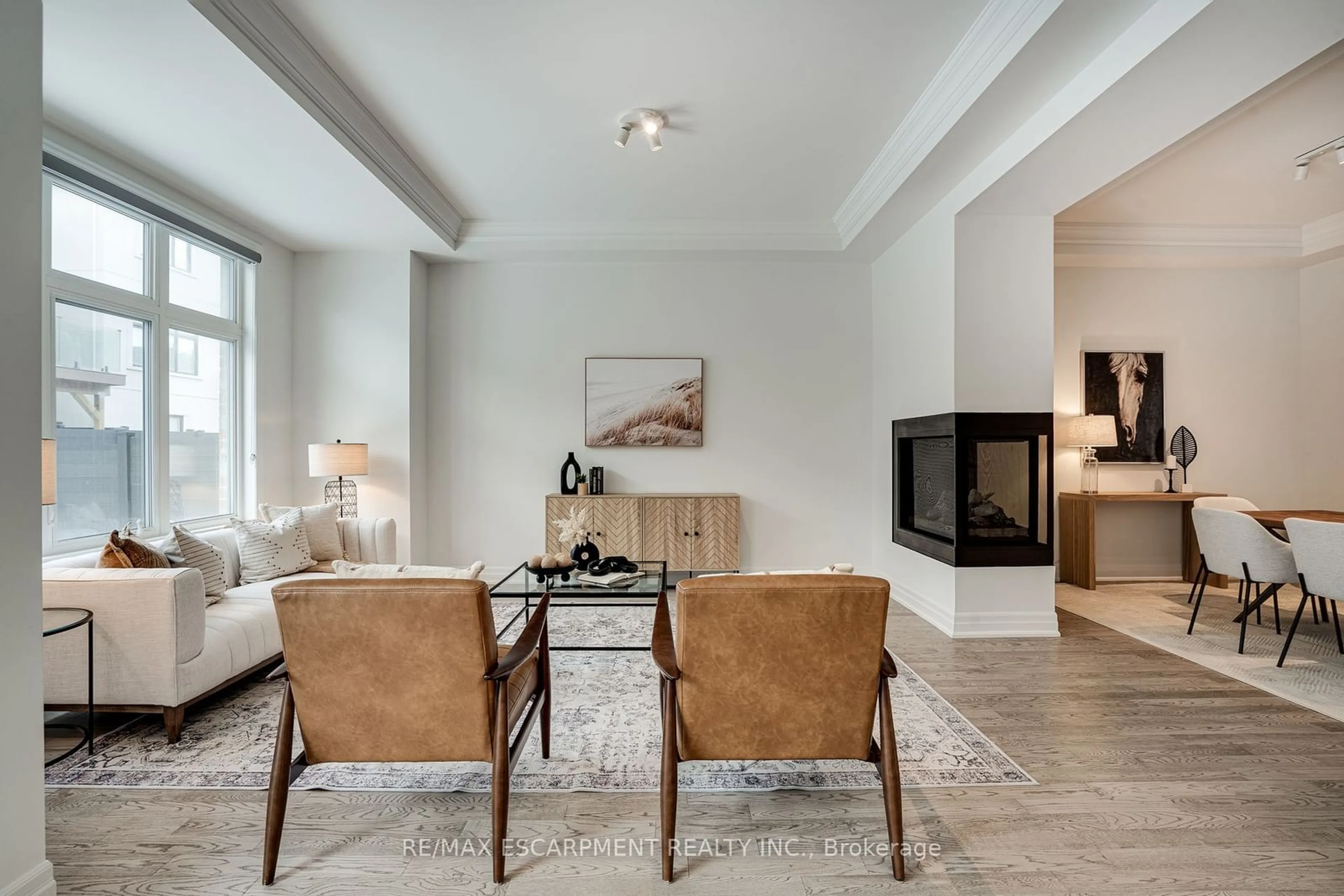 Living room with furniture, ceramic/tile floor for 1466 EVEREST Cres, Oakville Ontario L6H 3S4